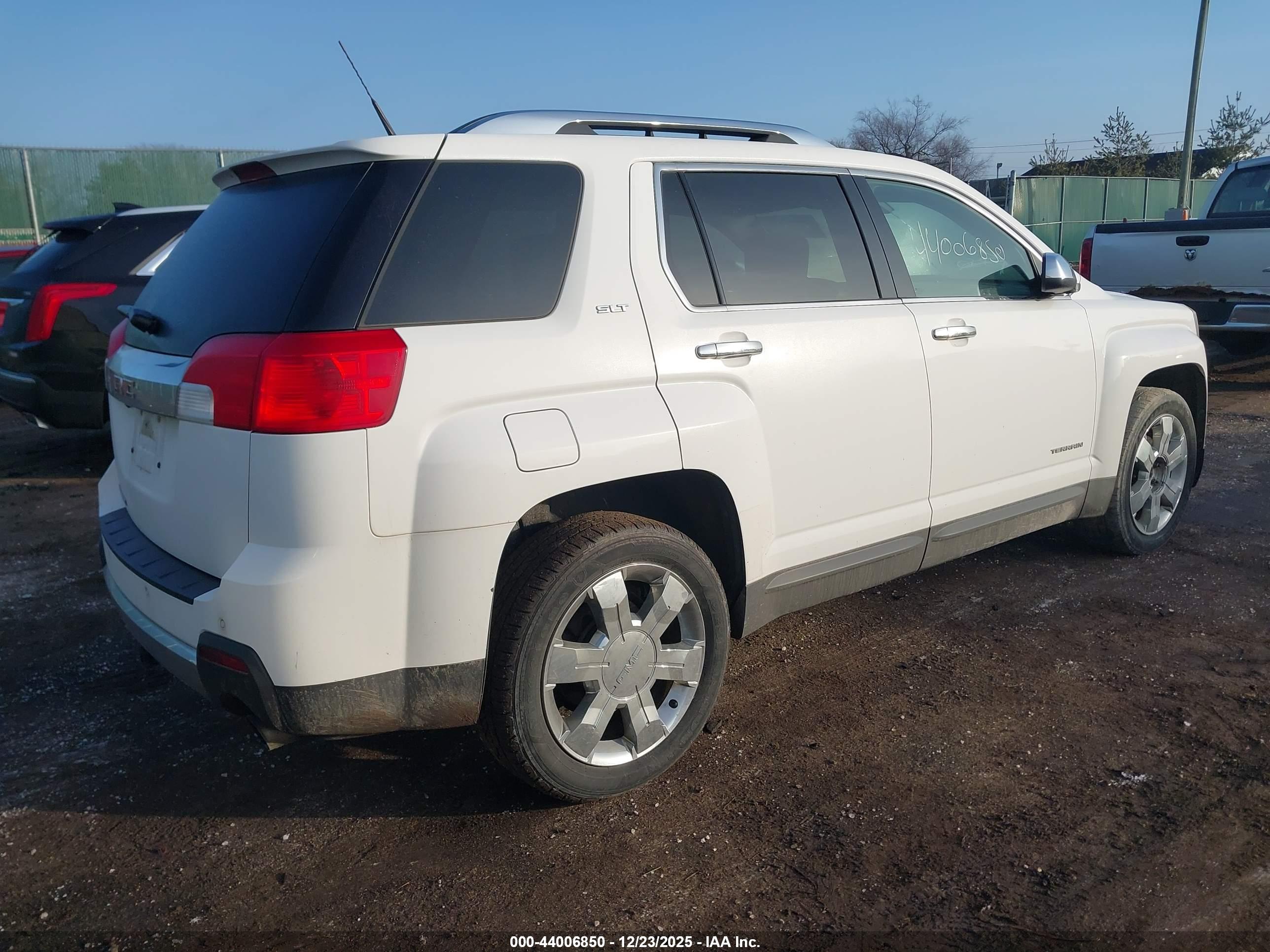 GMC TERRAIN image 4