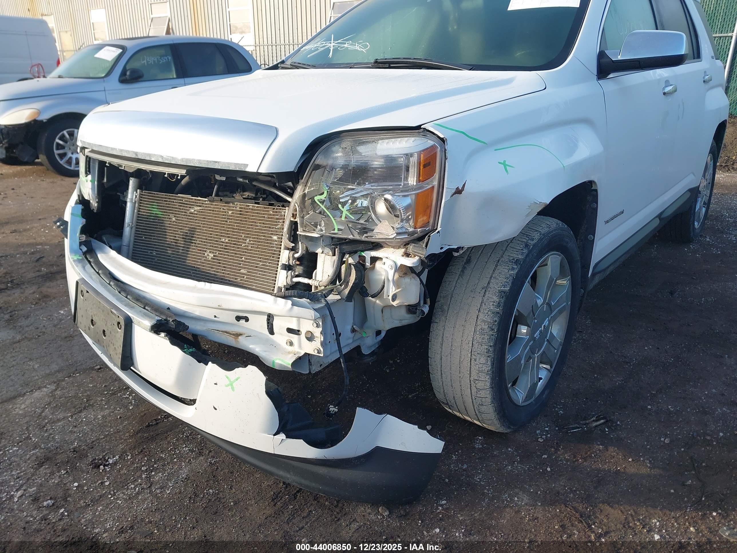 GMC TERRAIN image 6
