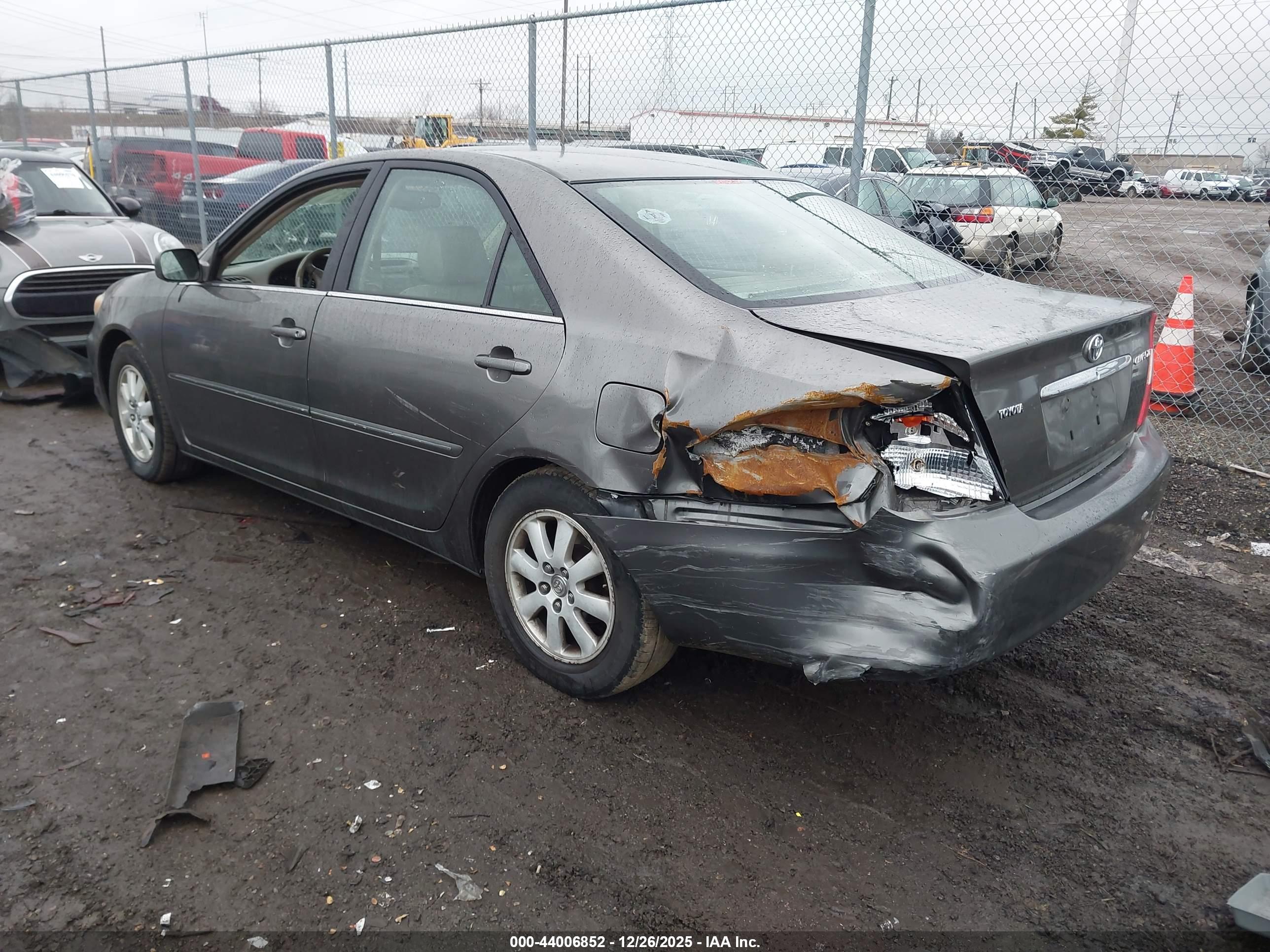 TOYOTA CAMRY image 3