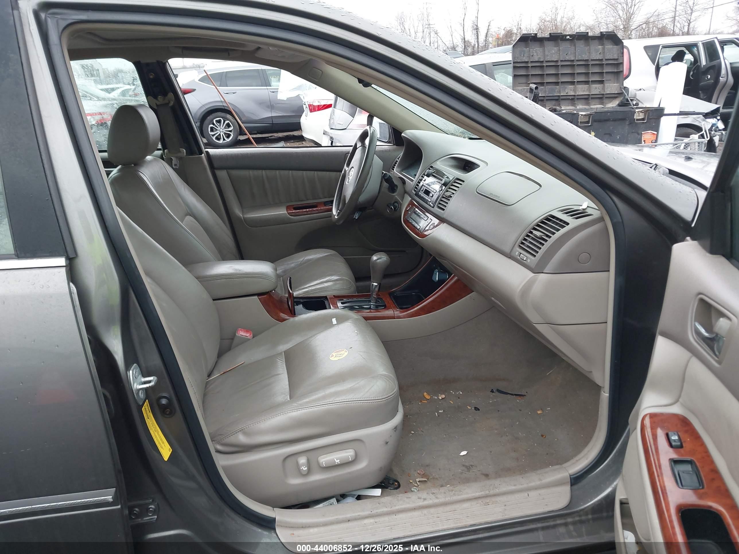 TOYOTA CAMRY image 5