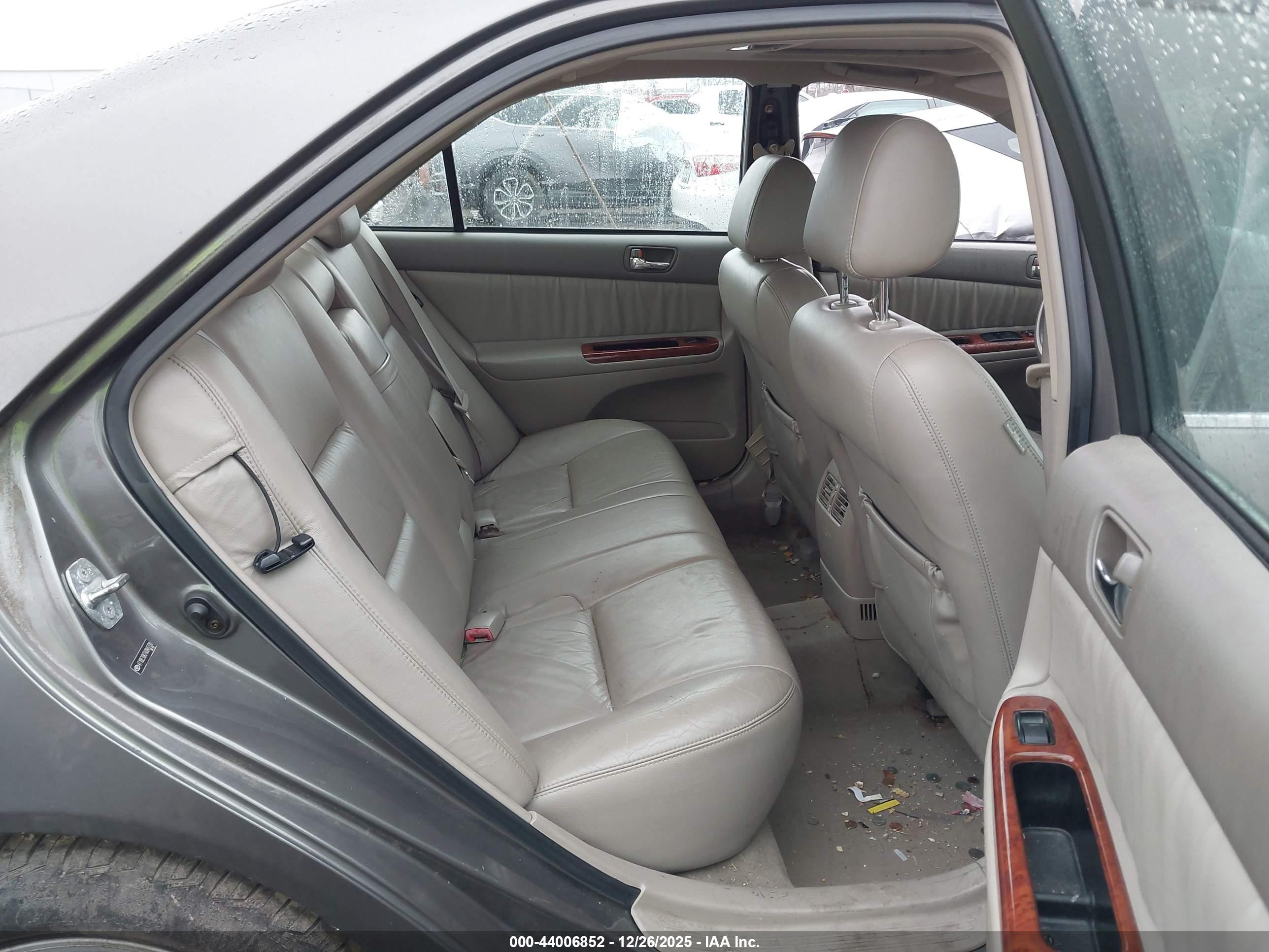 TOYOTA CAMRY image 8