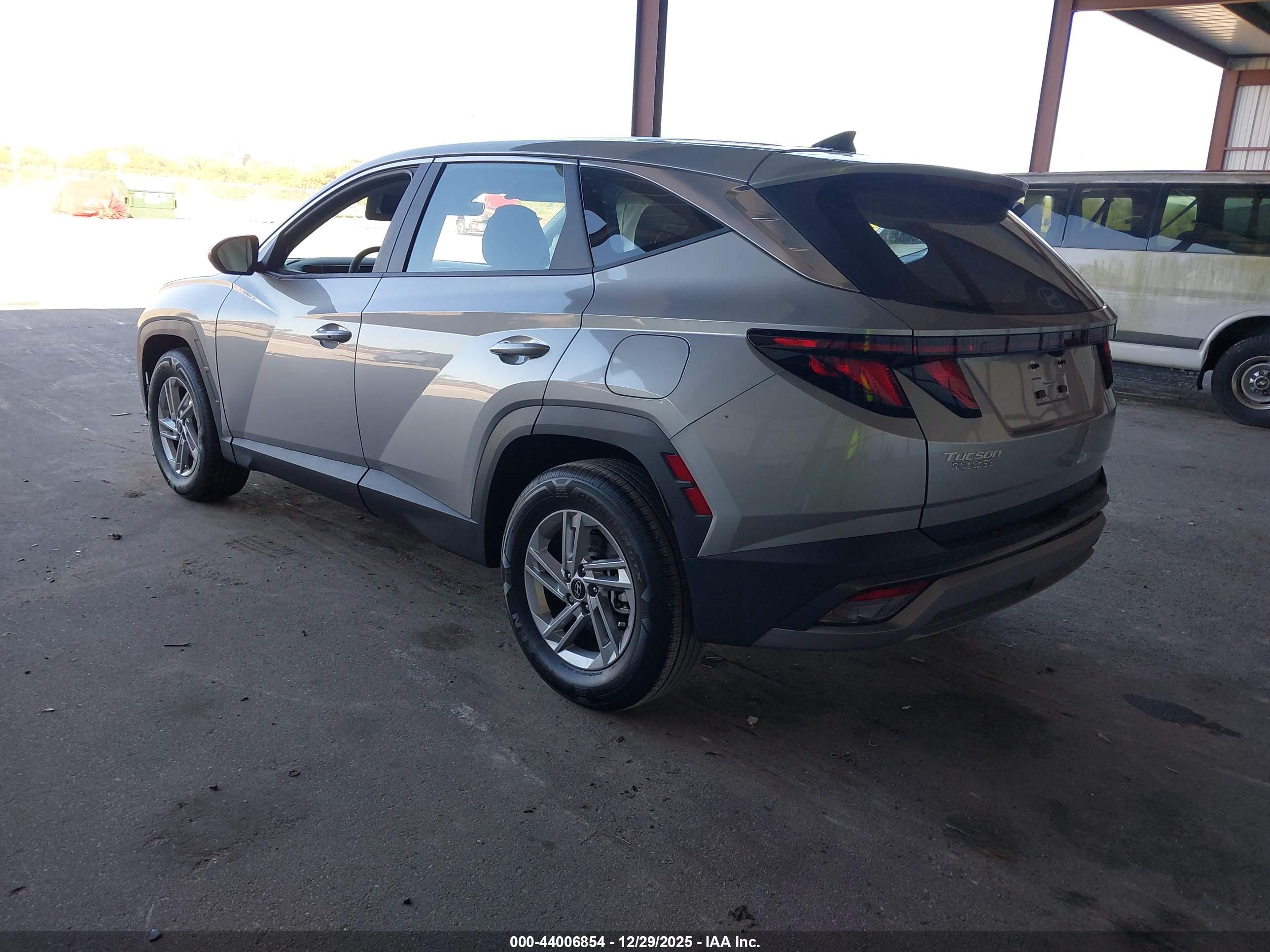 HYUNDAI TUCSON image 3