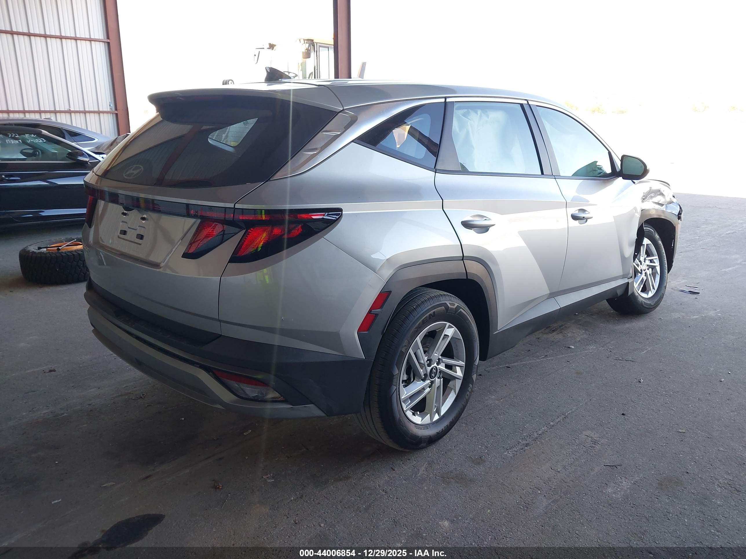 HYUNDAI TUCSON image 4