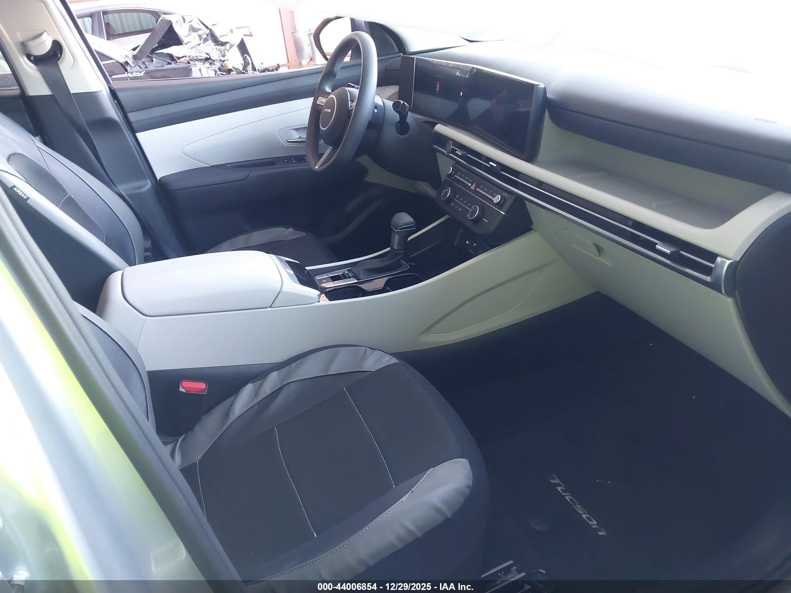 HYUNDAI TUCSON image 5