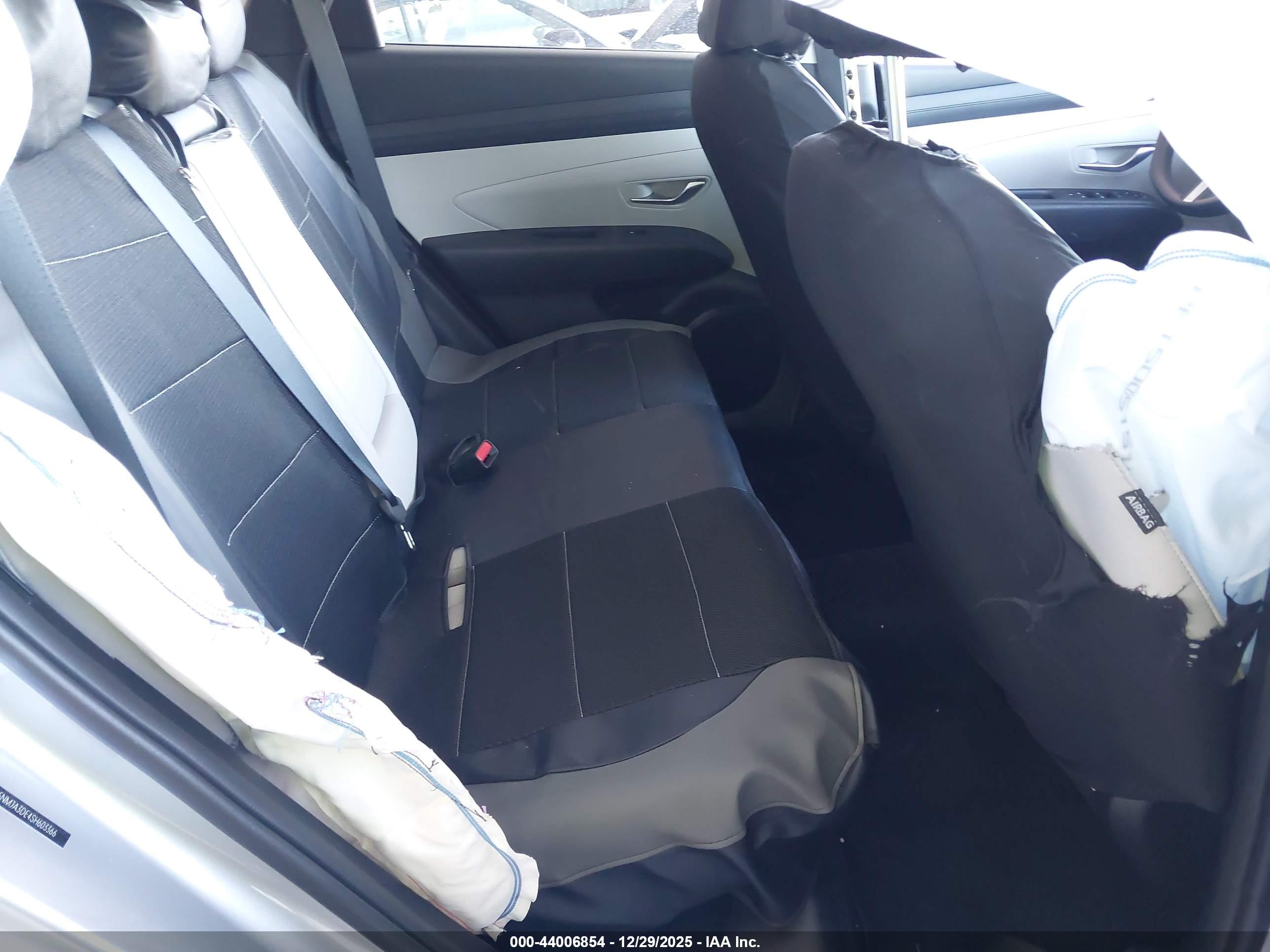 HYUNDAI TUCSON image 8