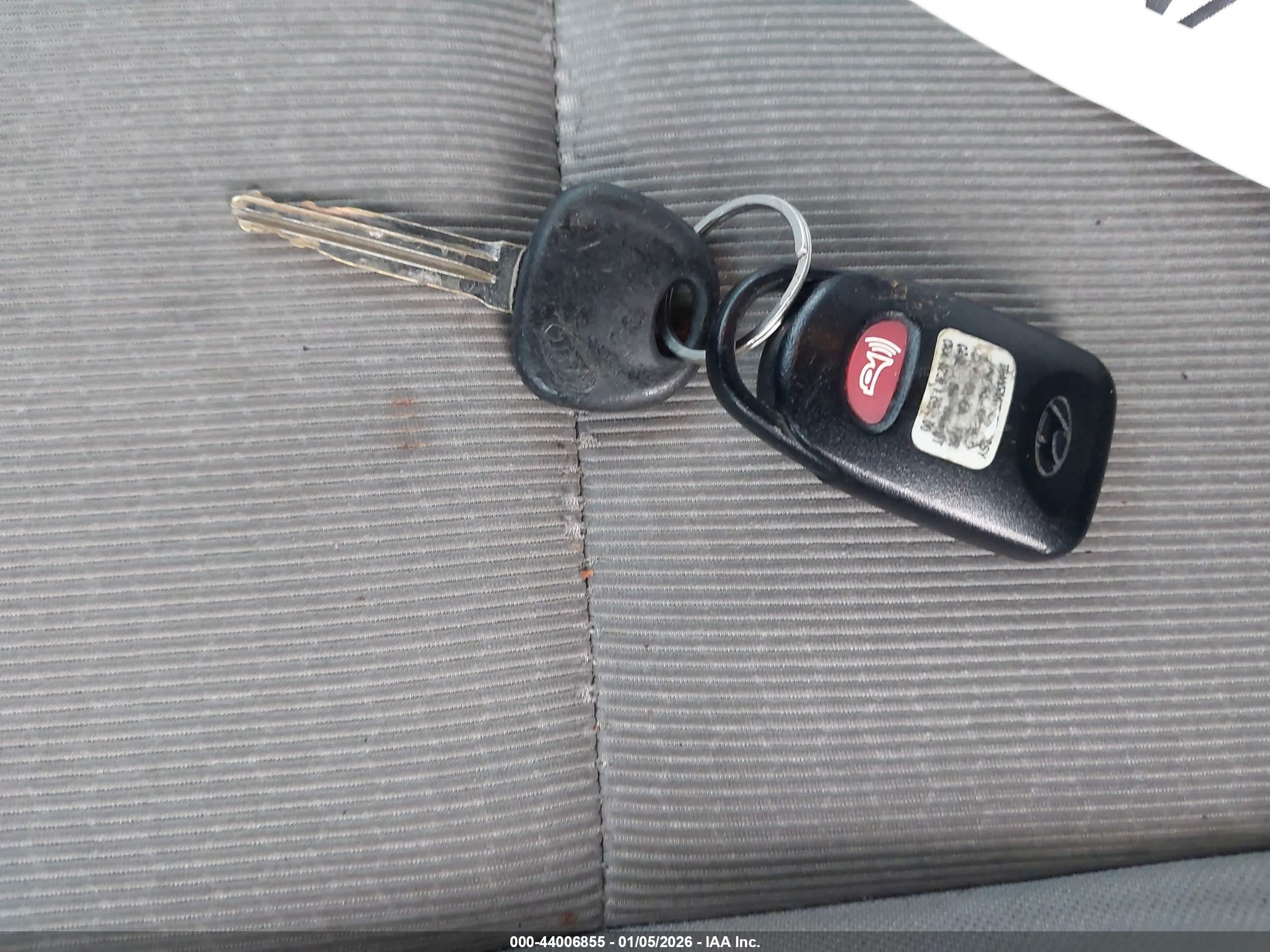 HYUNDAI ELANTRA image 11