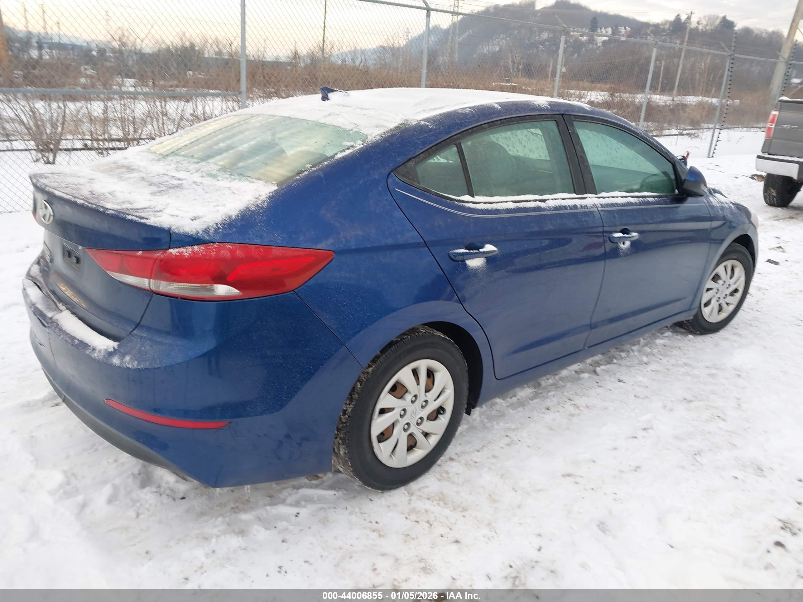 HYUNDAI ELANTRA image 4