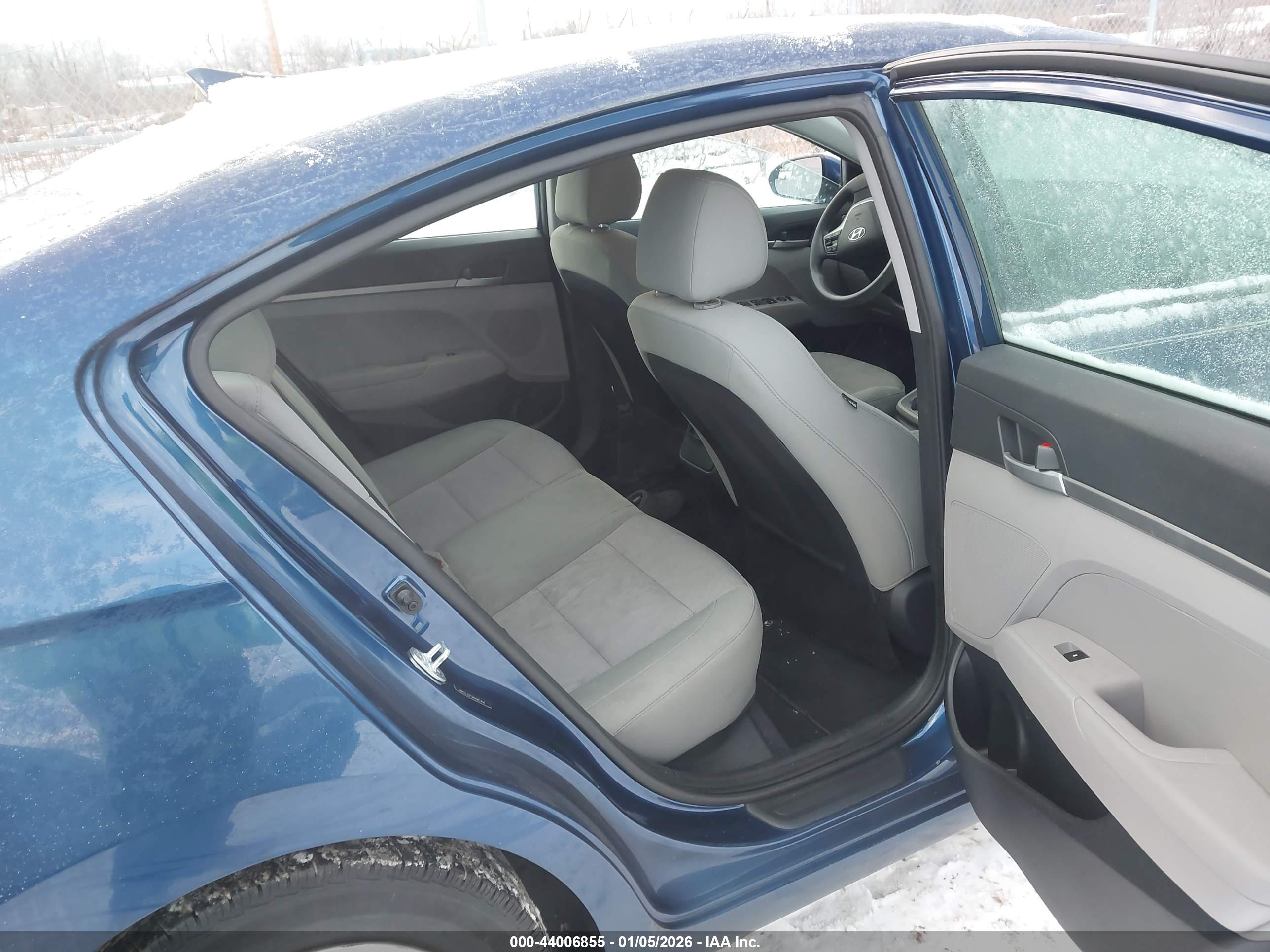HYUNDAI ELANTRA image 8