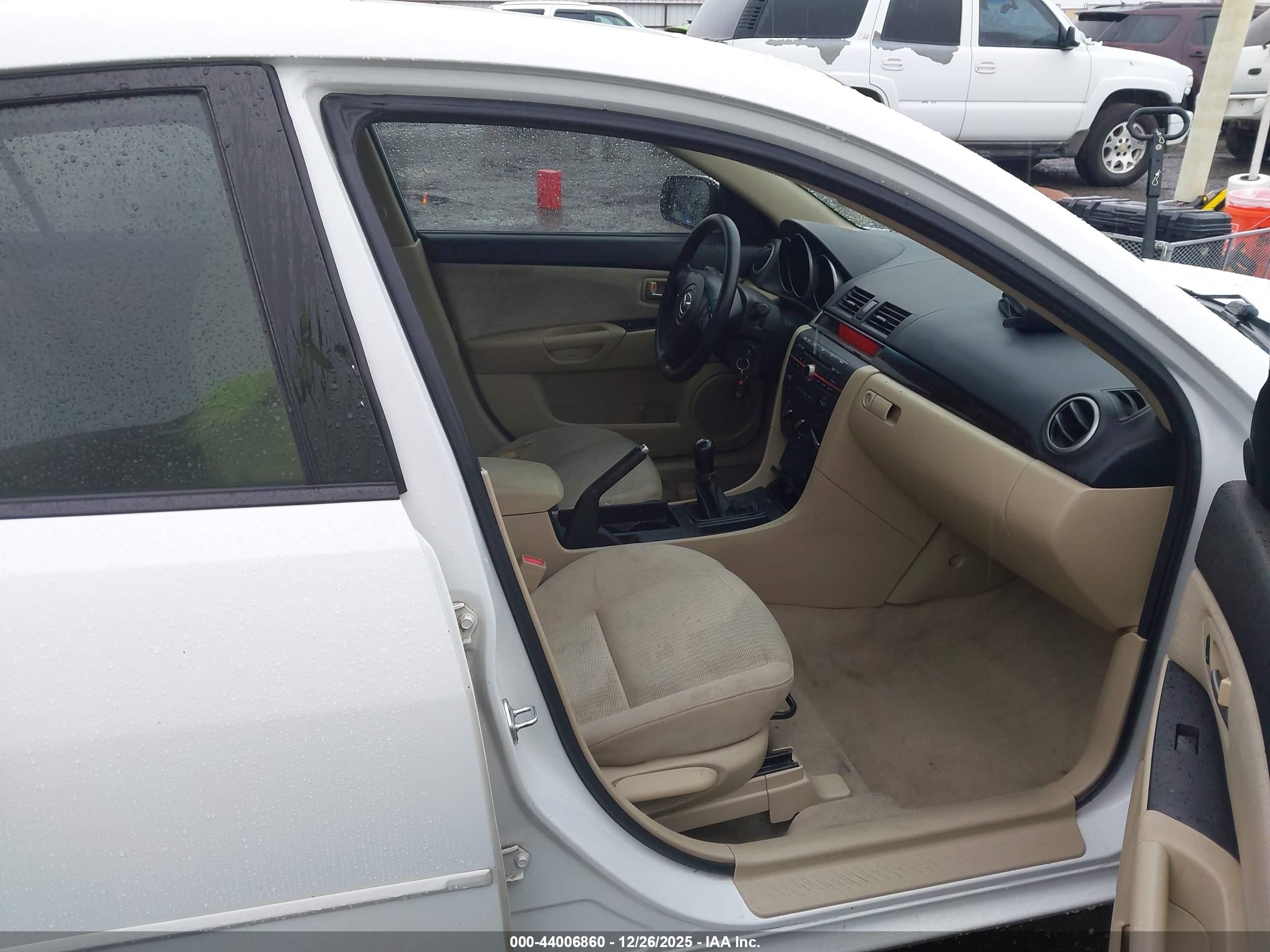 MAZDA MAZDA3 image 5