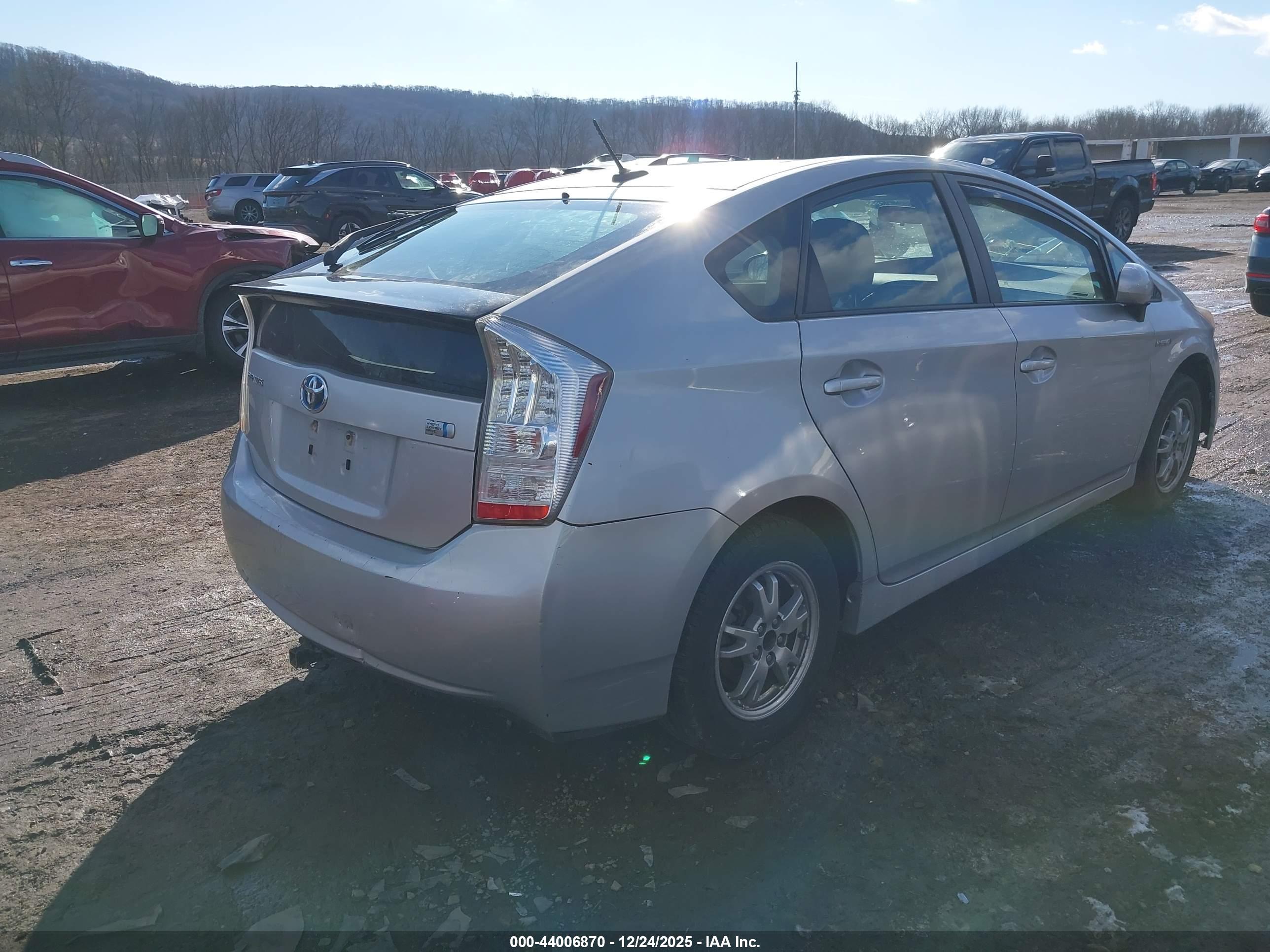 TOYOTA PRIUS image 4