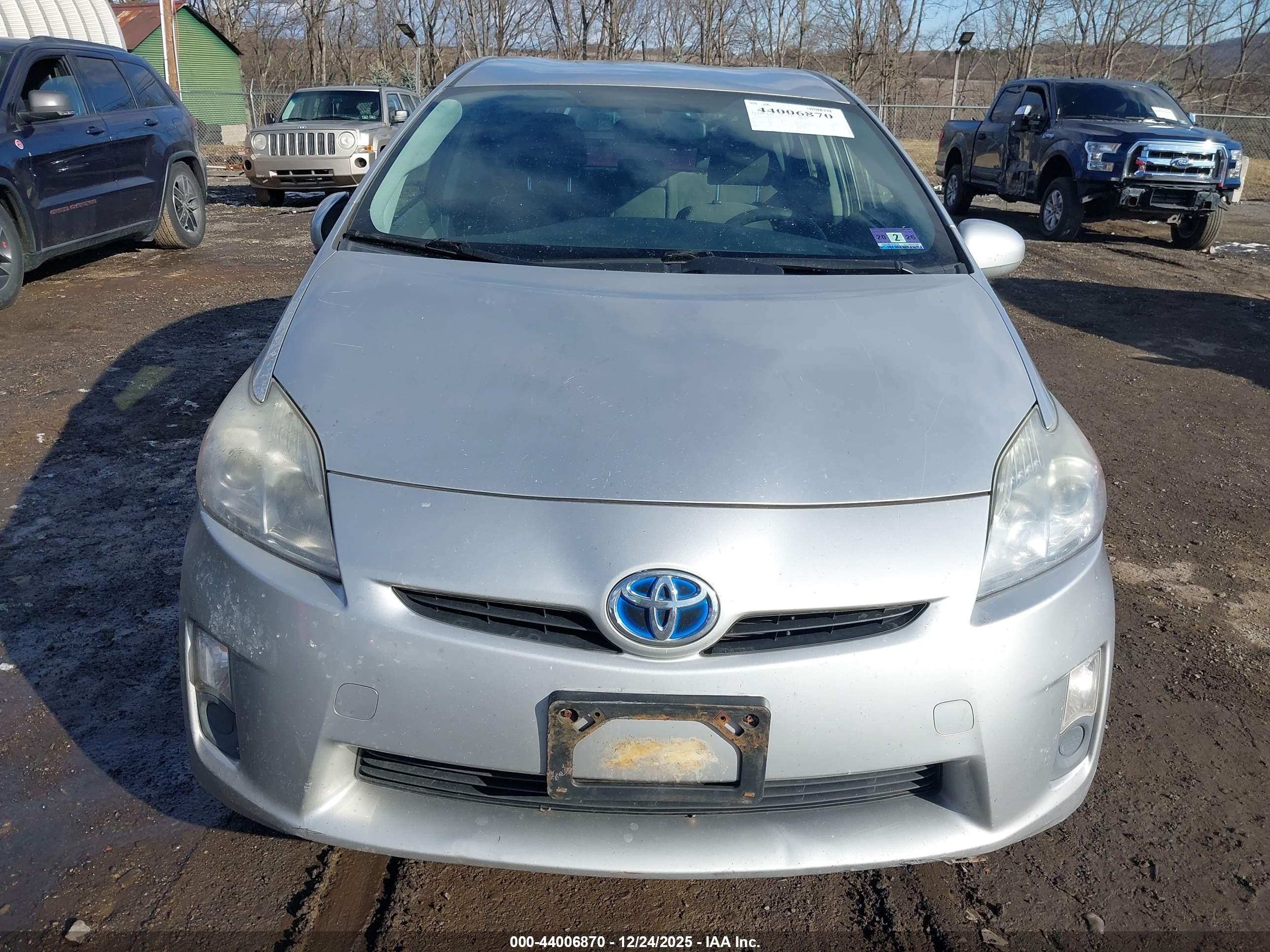 TOYOTA PRIUS image 6