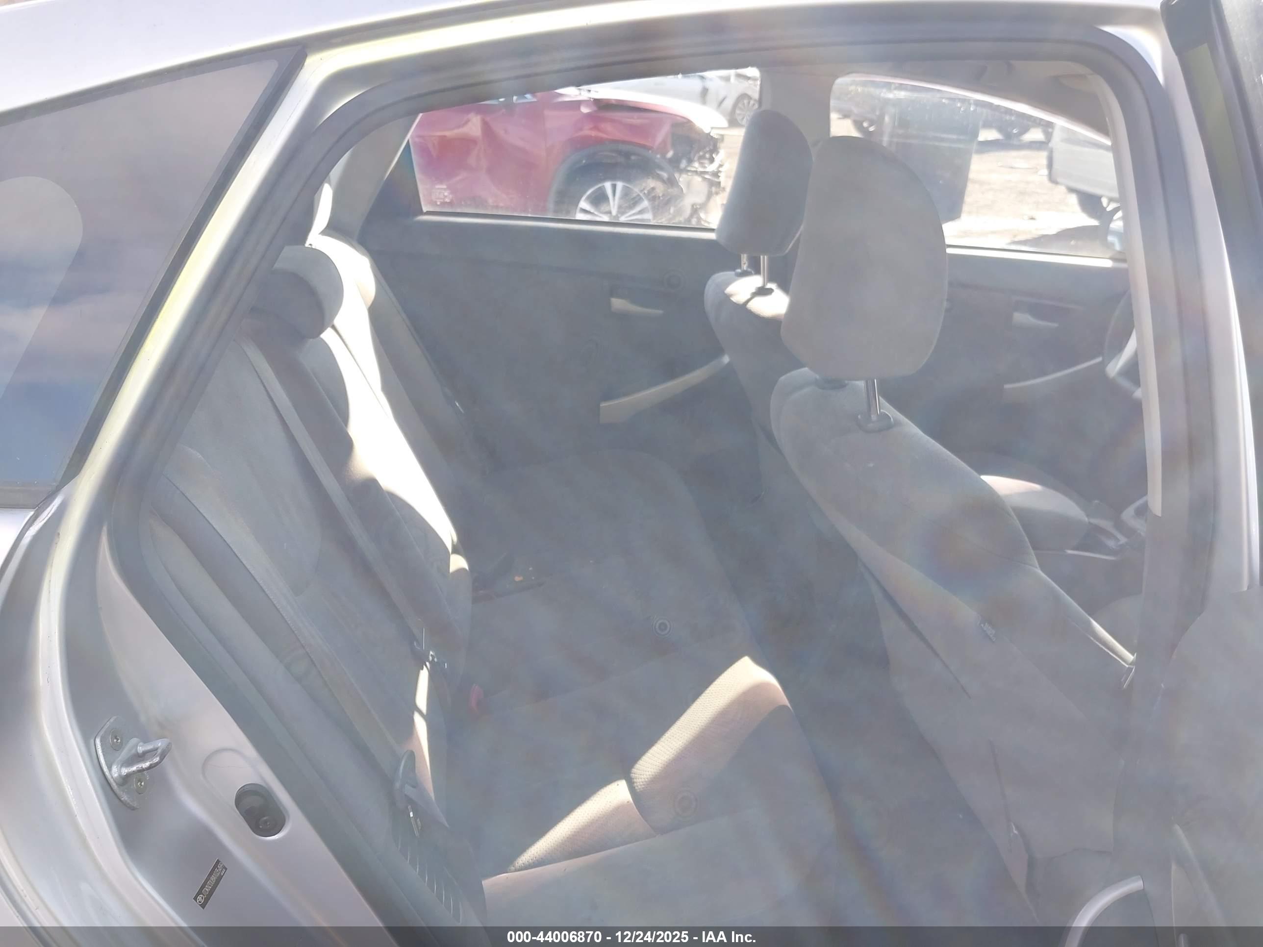 TOYOTA PRIUS image 8