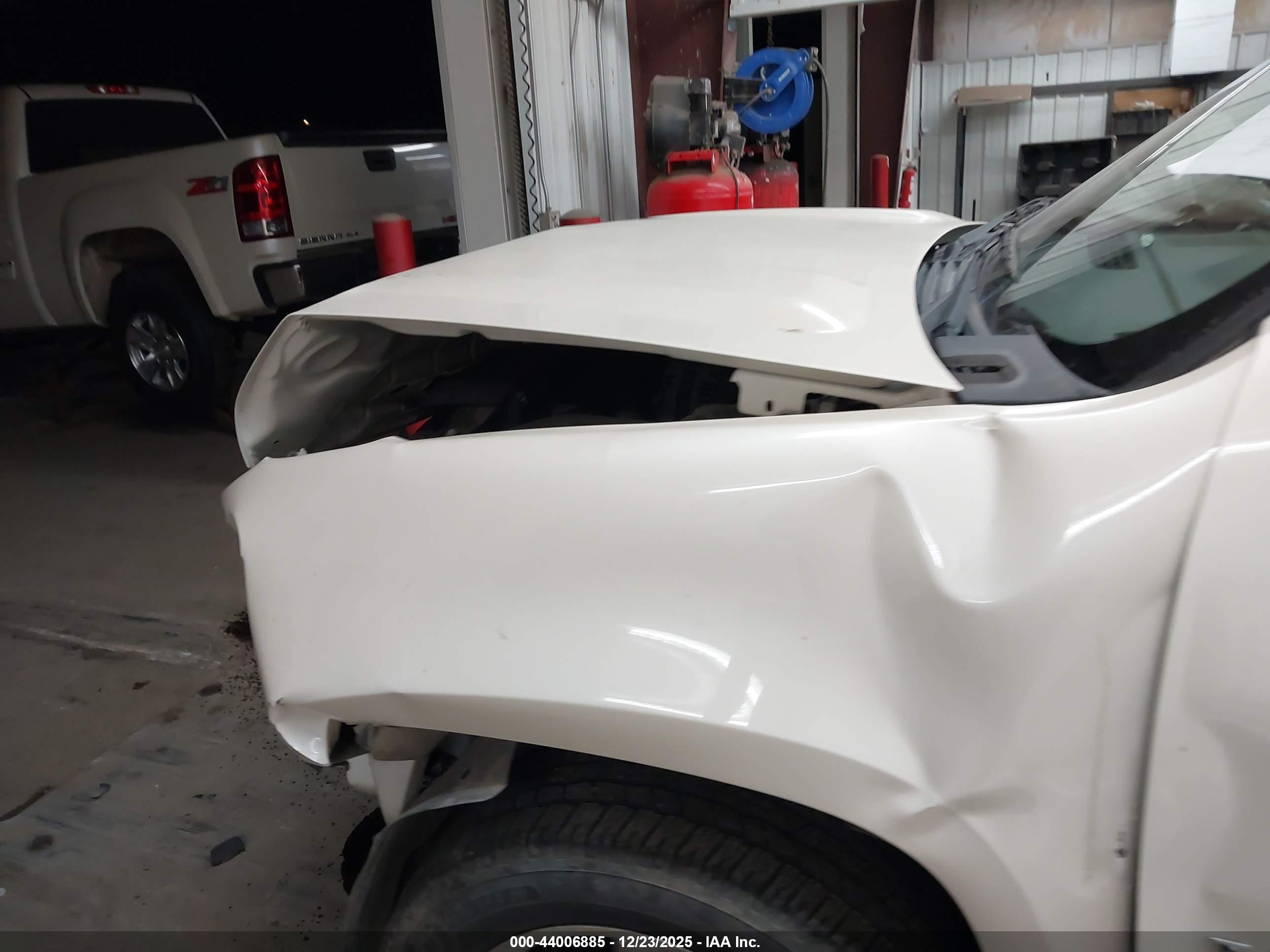 CHEVROLET TAHOE image 6