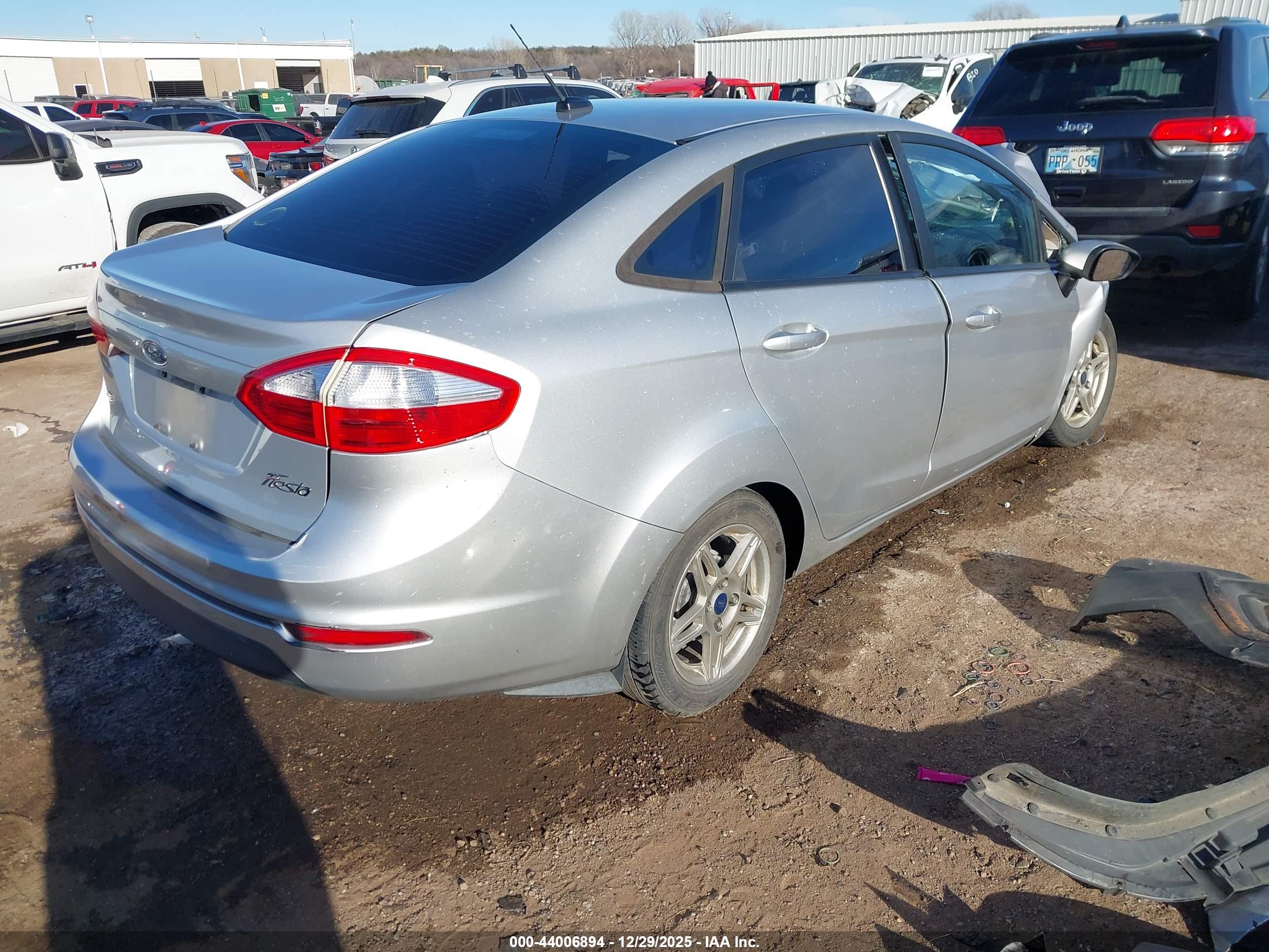 FORD FIESTA image 4