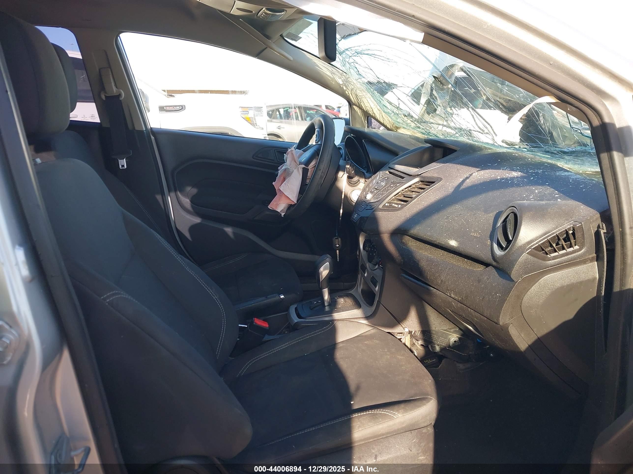FORD FIESTA image 5