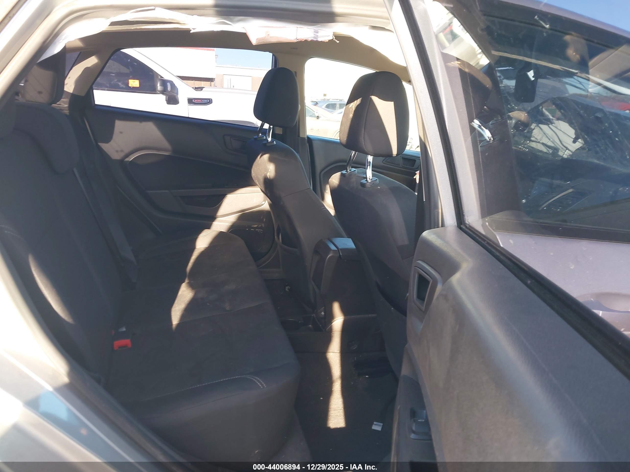 FORD FIESTA image 8