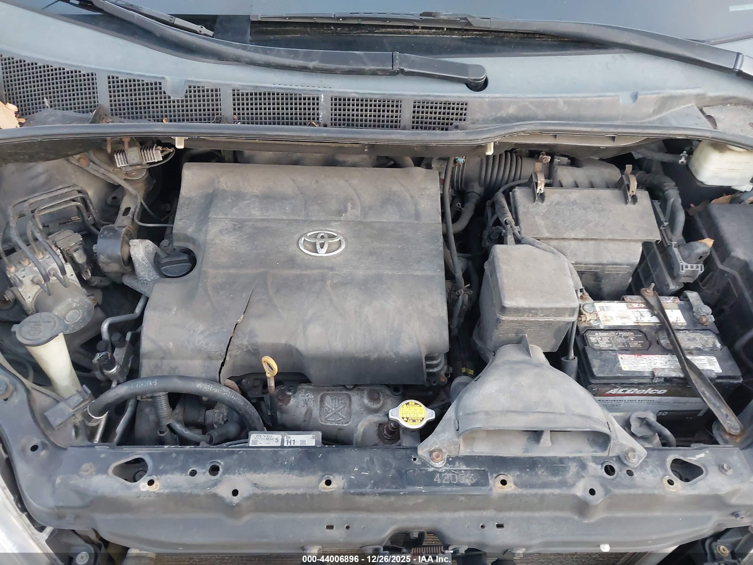 TOYOTA SIENNA image 10