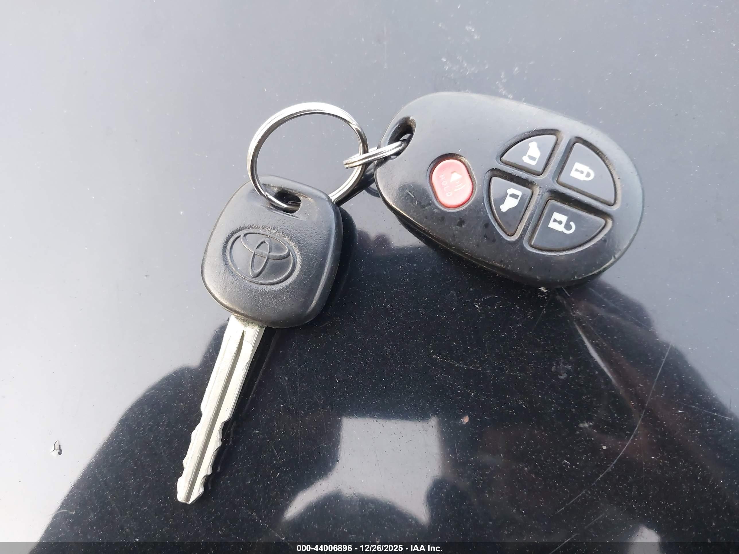 TOYOTA SIENNA image 11