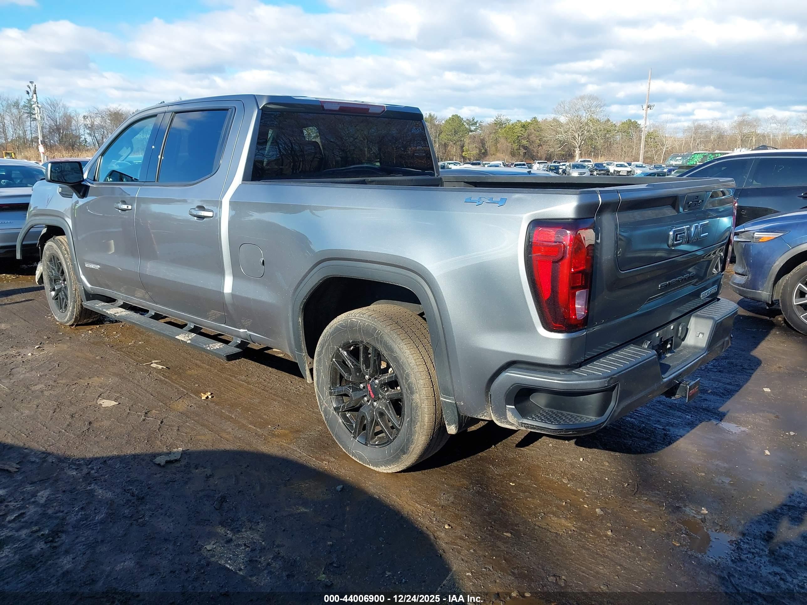 GMC SIERRA image 3
