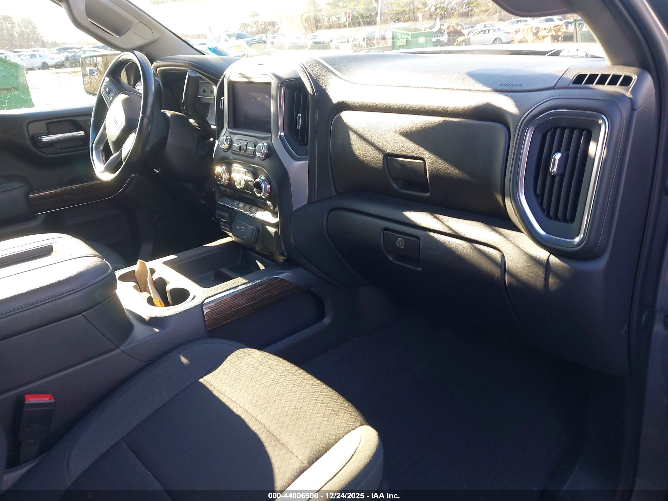 GMC SIERRA image 5