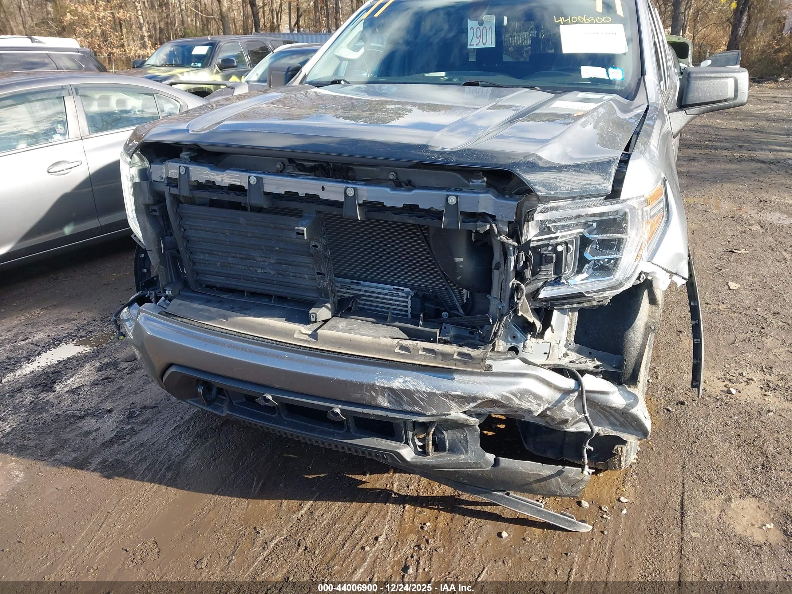 GMC SIERRA image 6