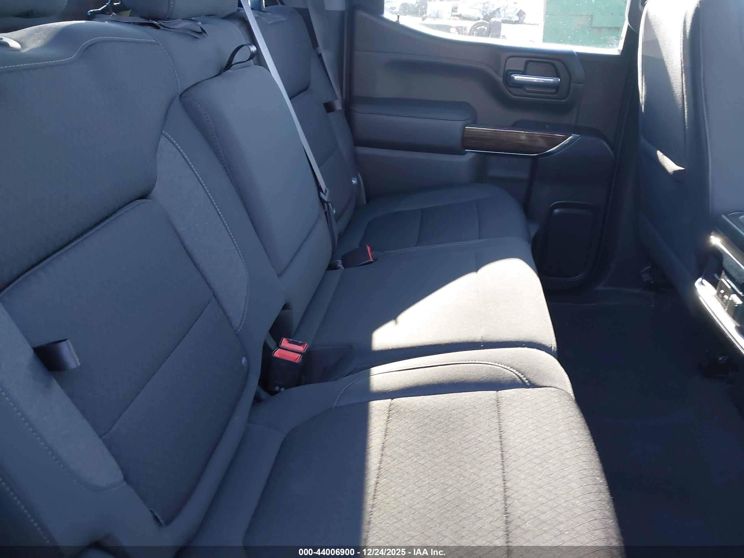 GMC SIERRA image 8