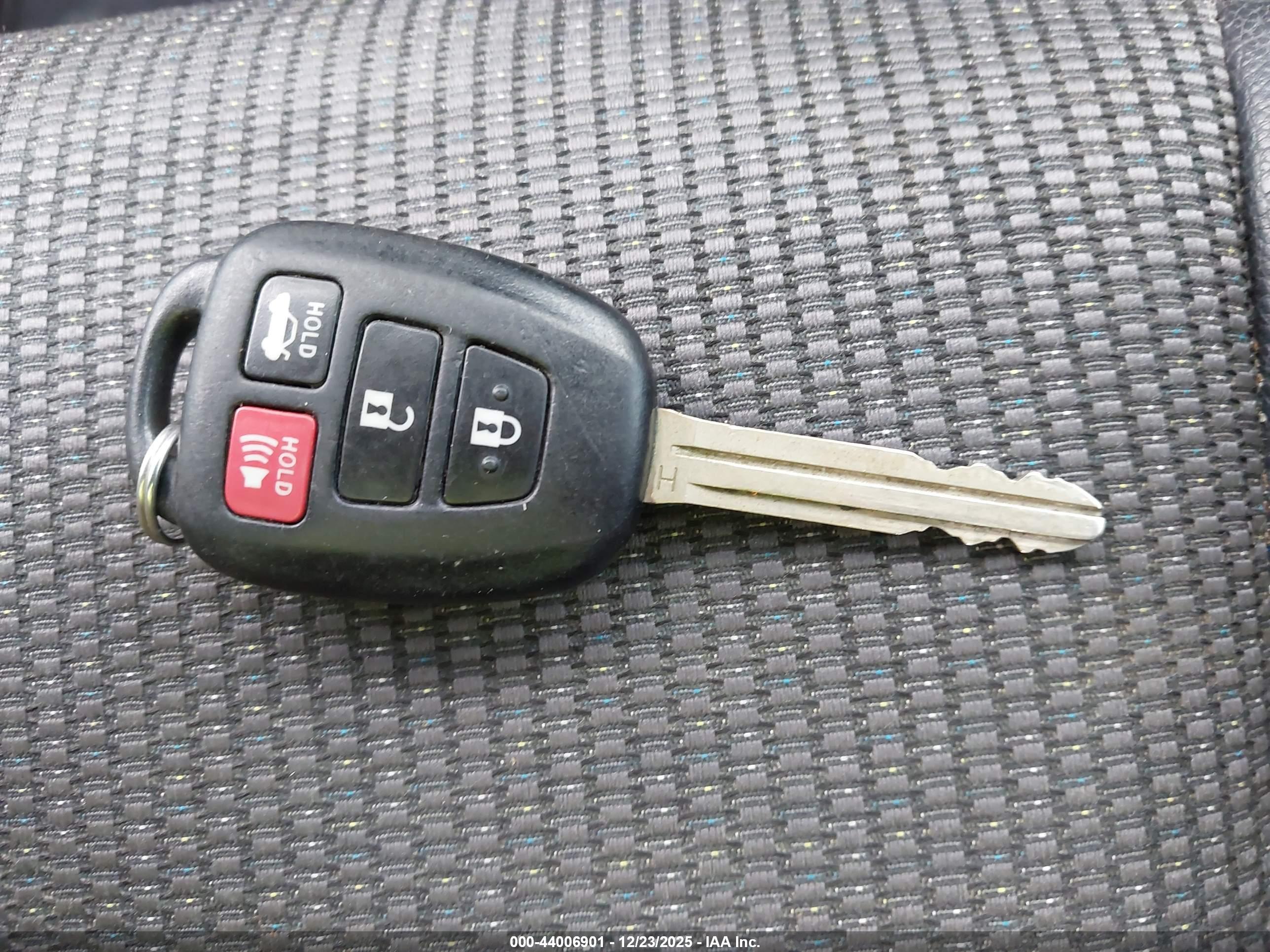 TOYOTA COROLLA image 11