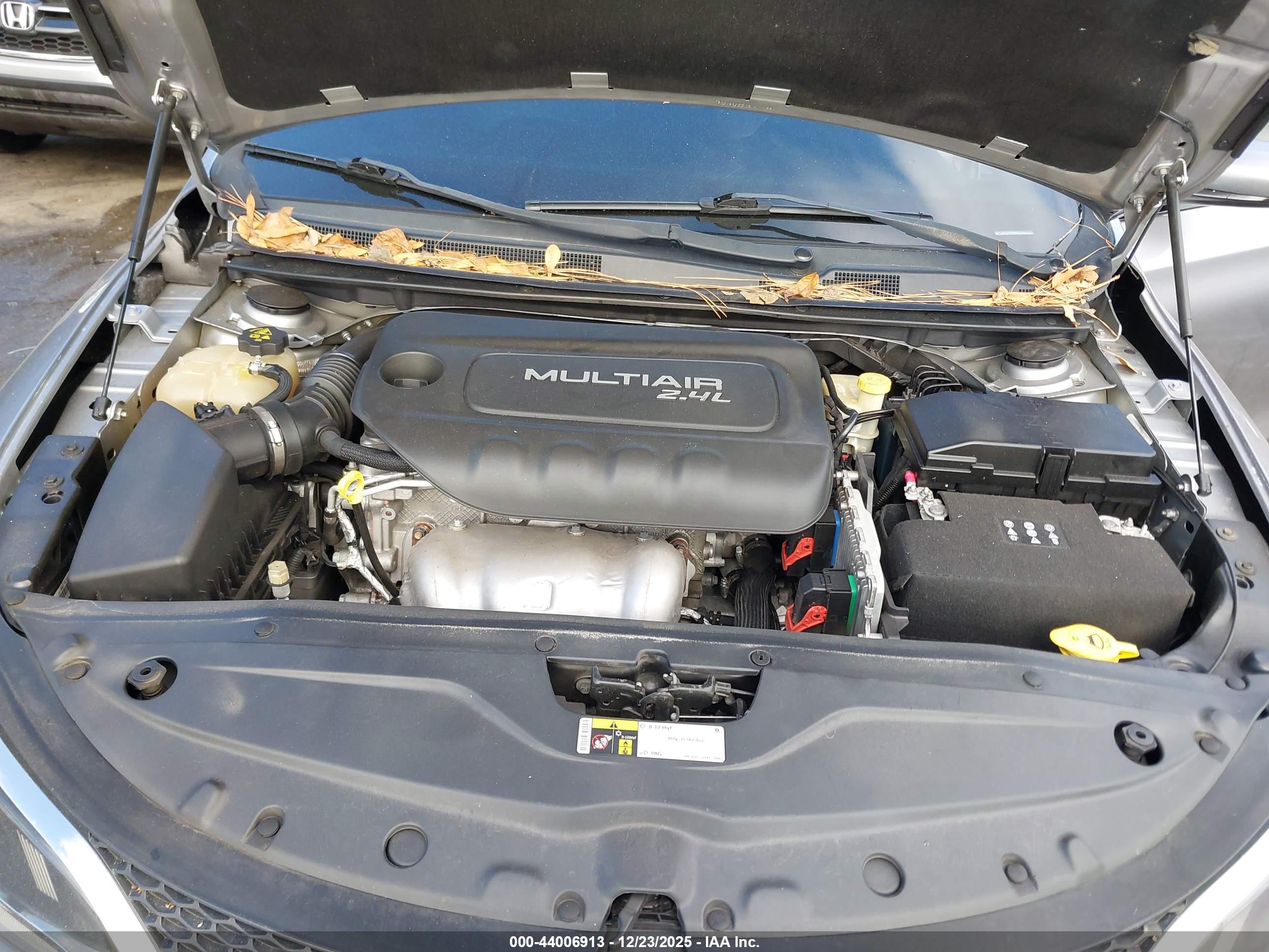 CHRYSLER 200 image 10