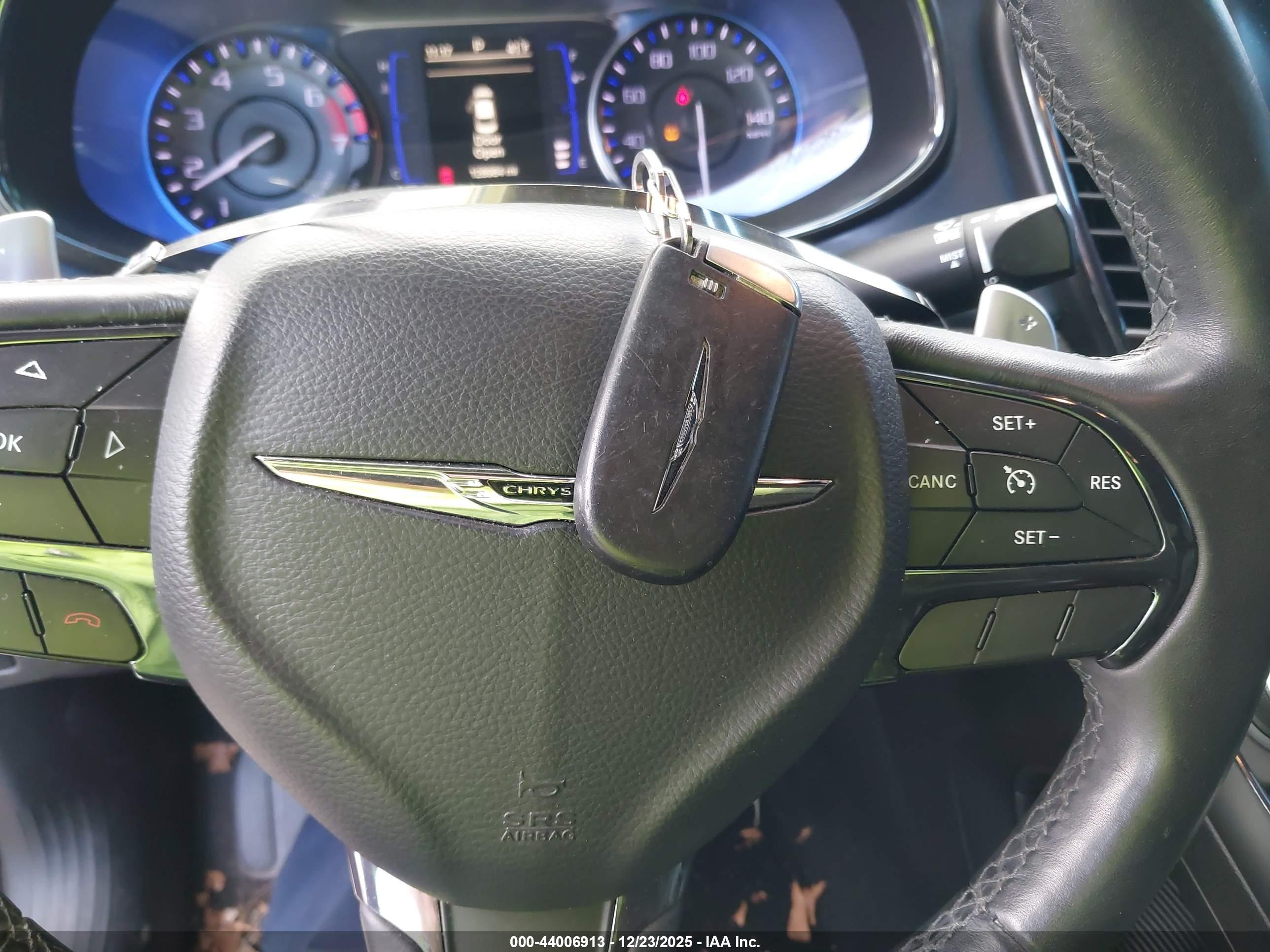 CHRYSLER 200 image 11