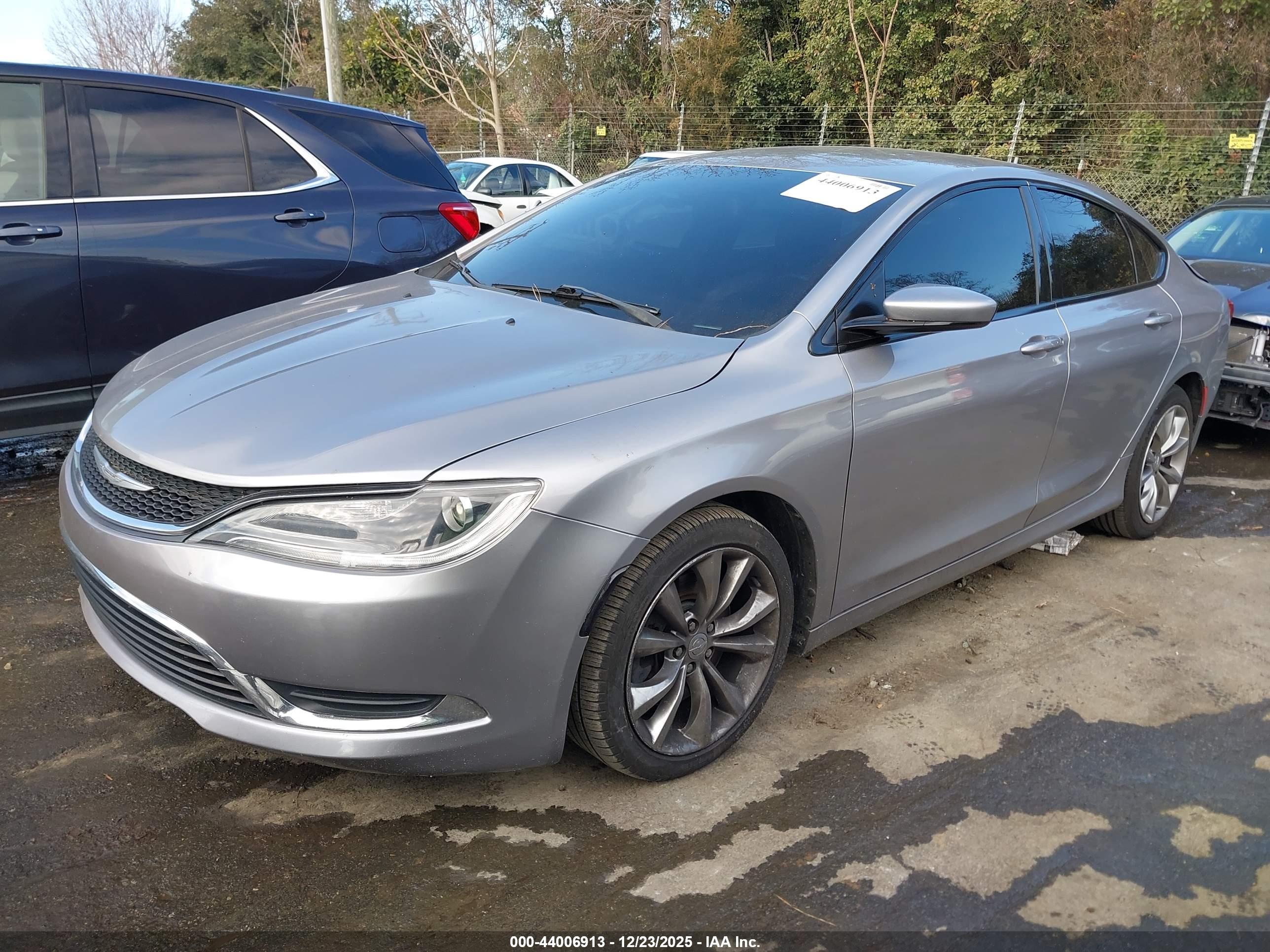 CHRYSLER 200 image 2