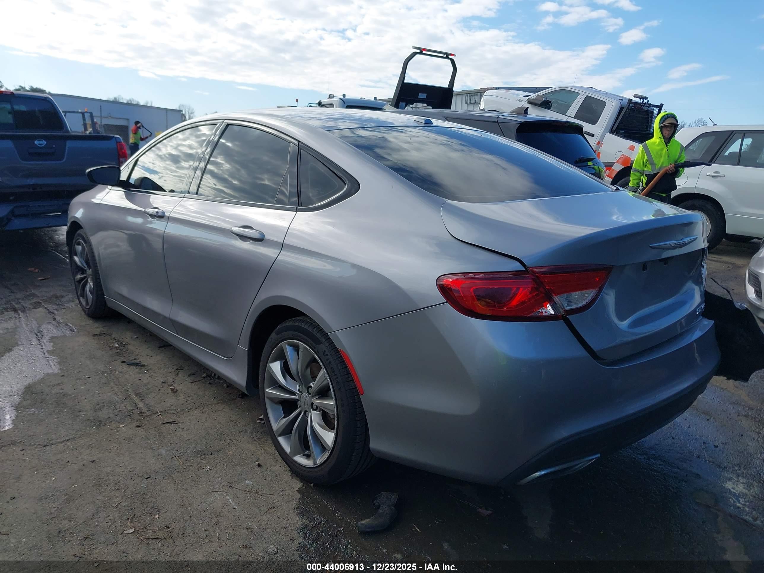 CHRYSLER 200 image 3