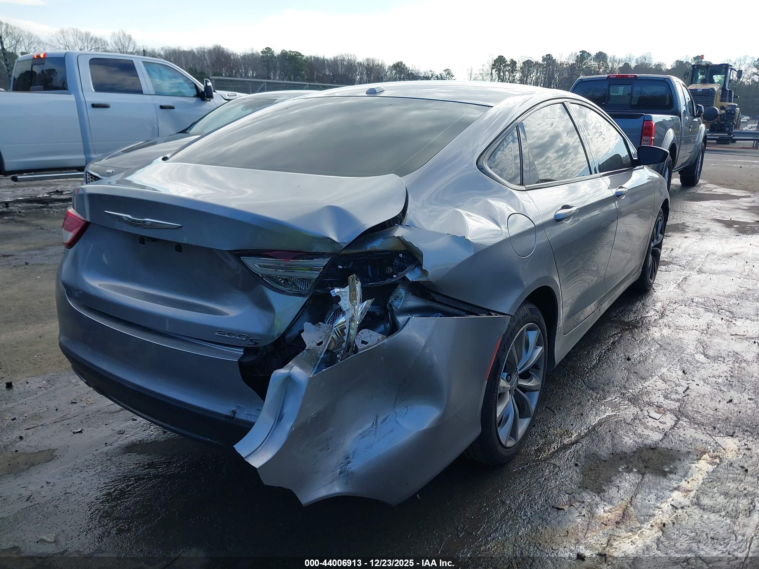 CHRYSLER 200 image 4