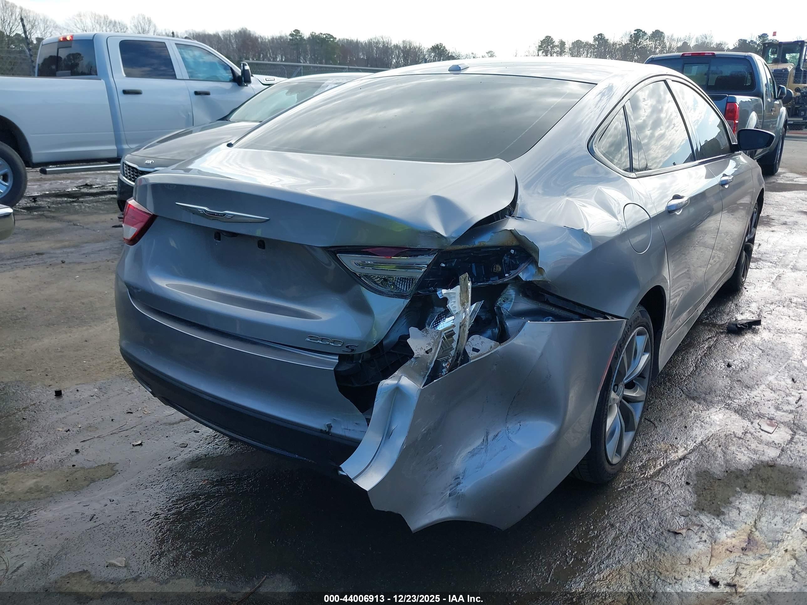 CHRYSLER 200 image 6