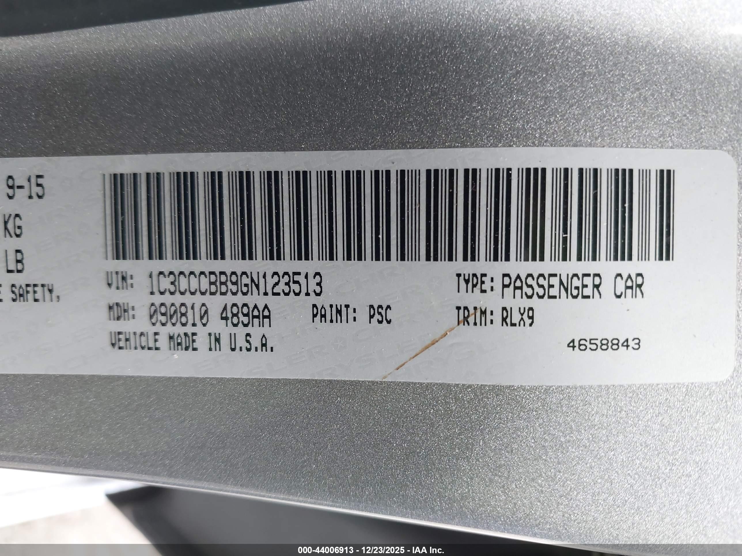 CHRYSLER 200 image 9