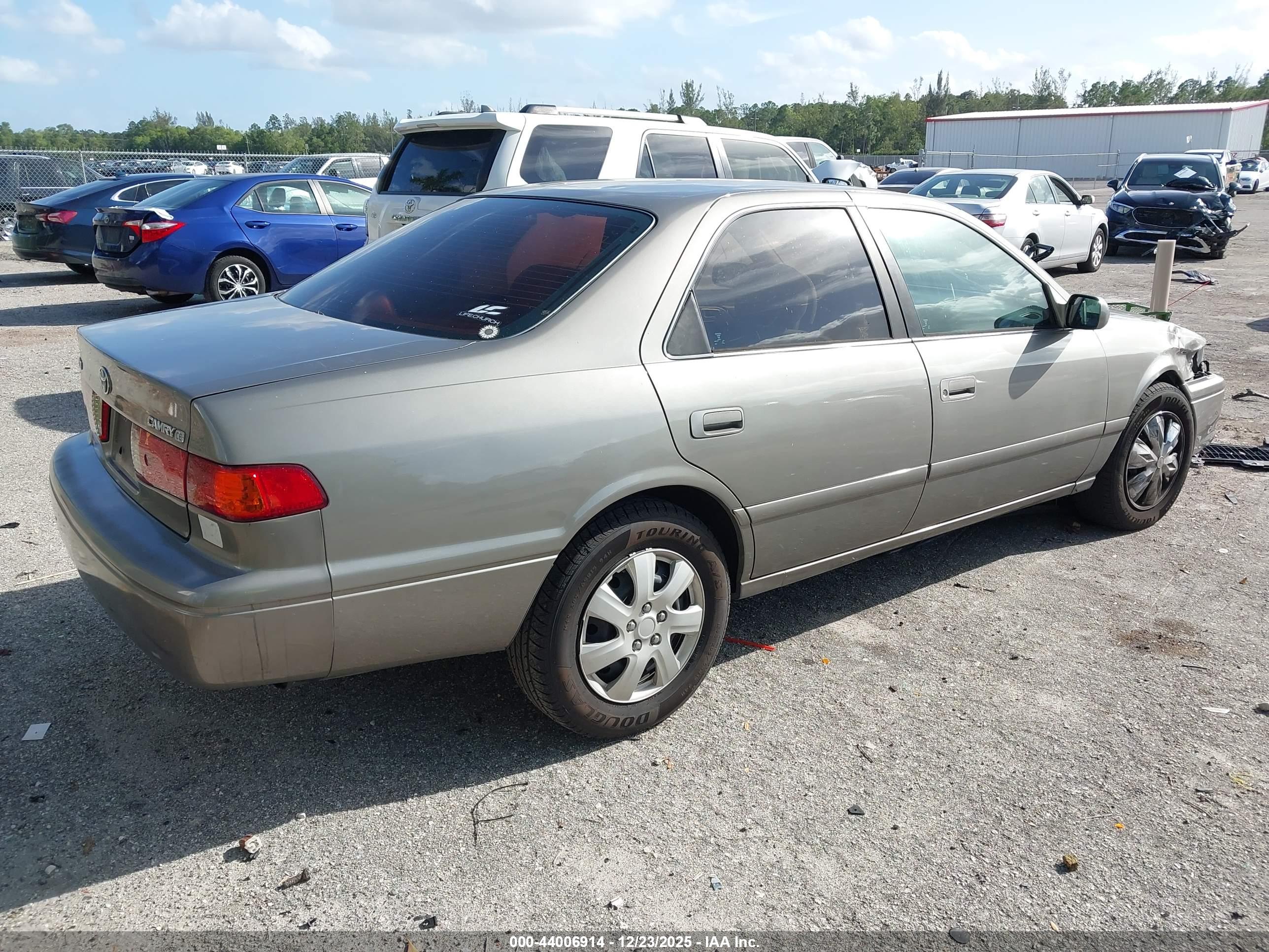 TOYOTA CAMRY image 4