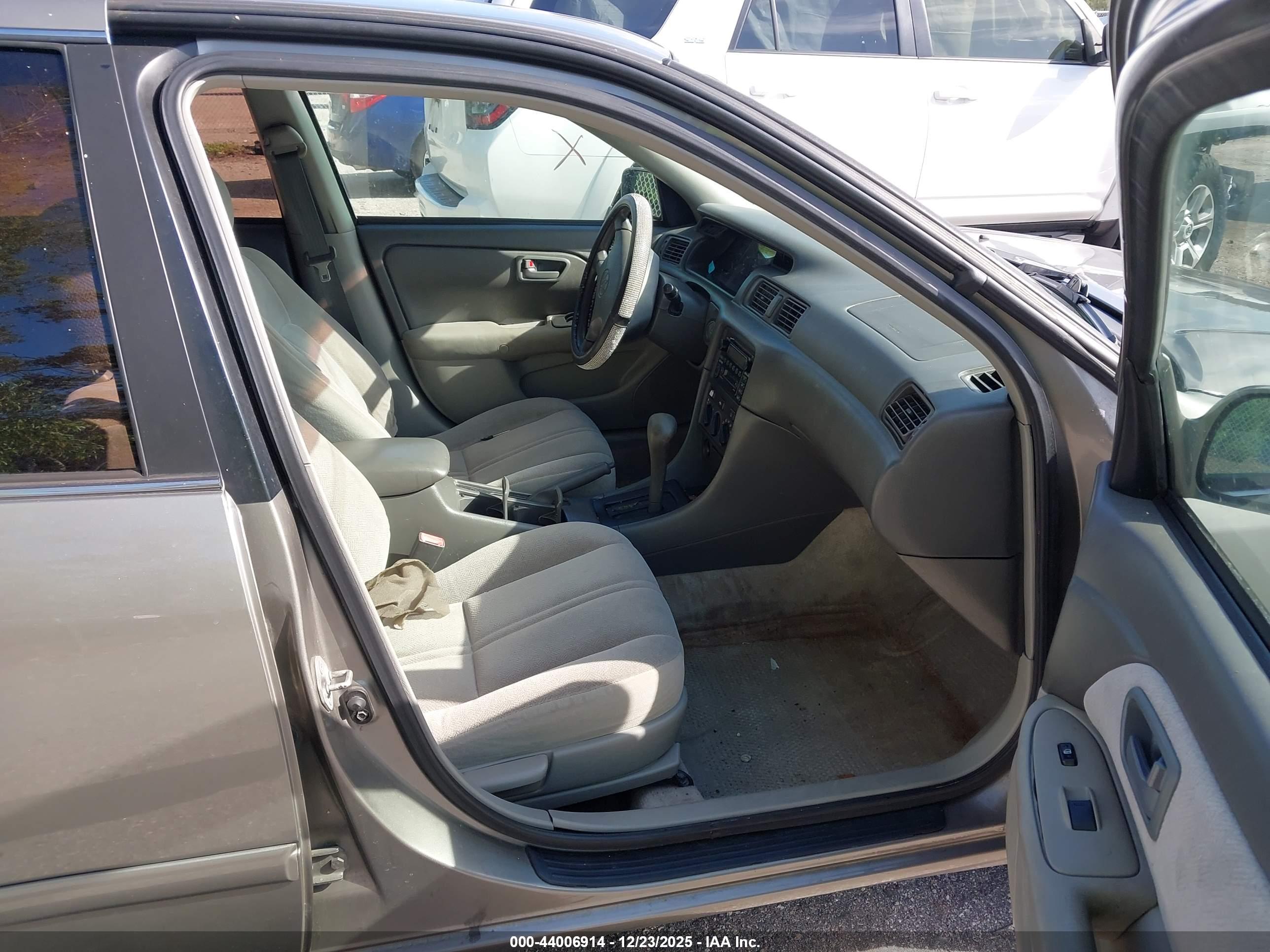 TOYOTA CAMRY image 5