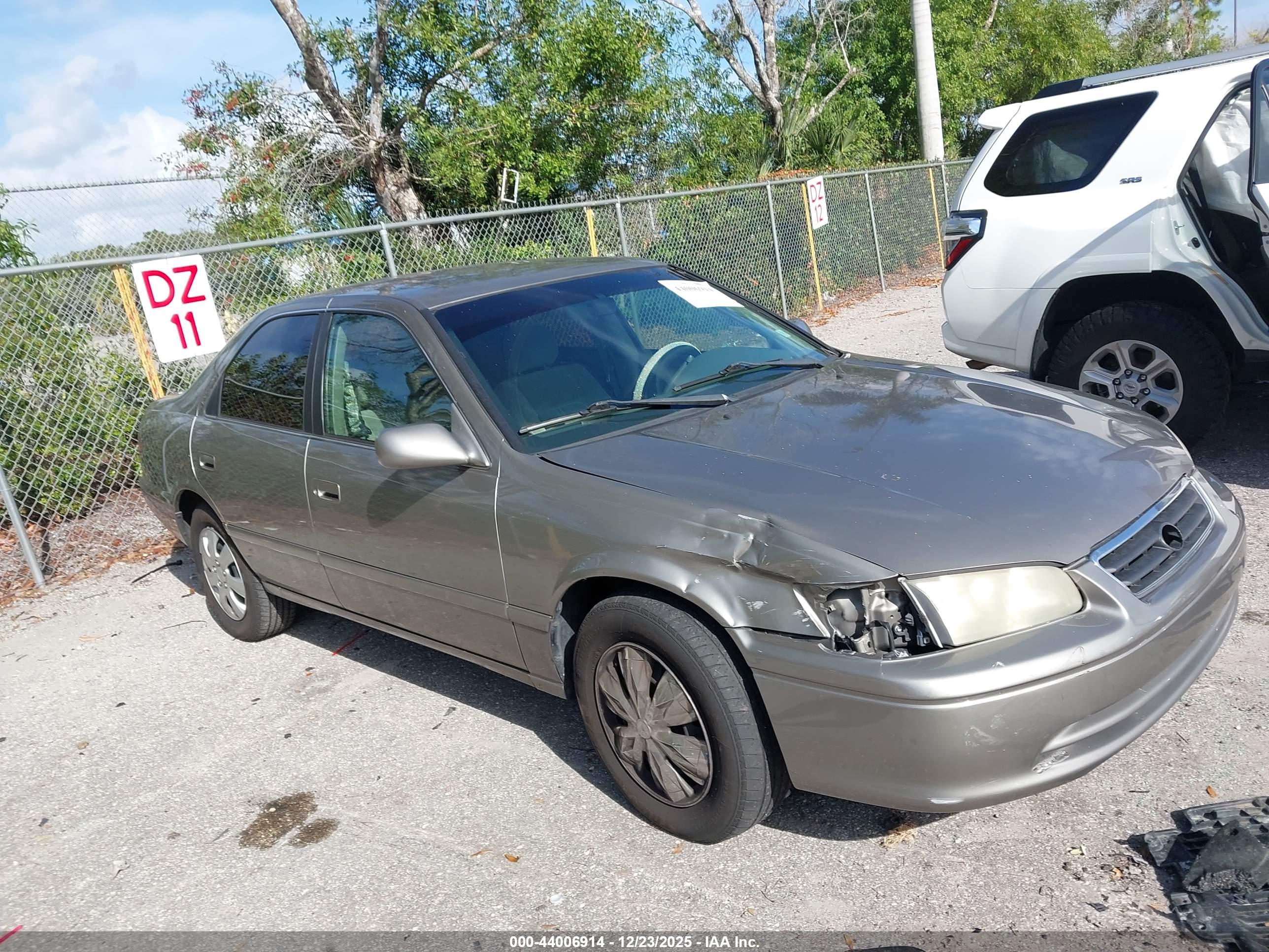 TOYOTA CAMRY image 6