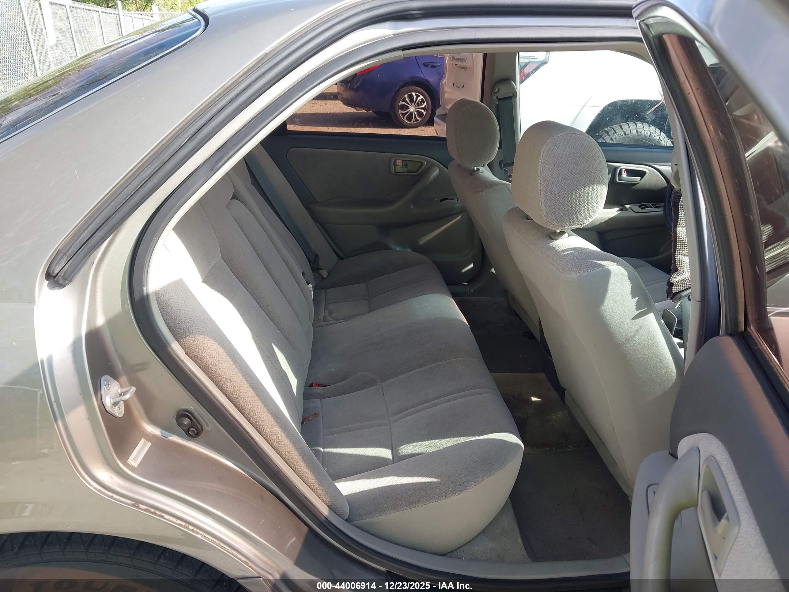 TOYOTA CAMRY image 8