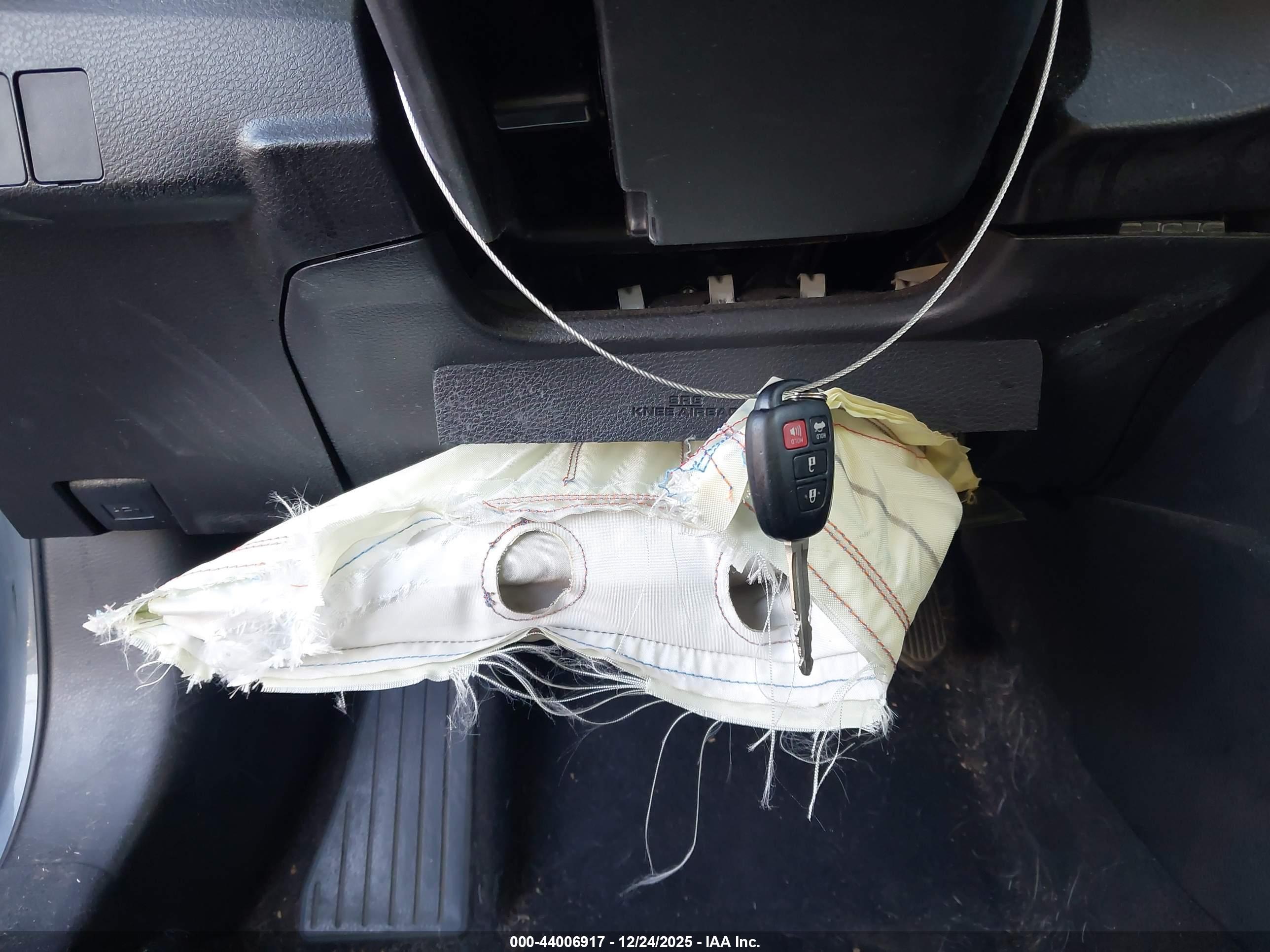 TOYOTA COROLLA image 11