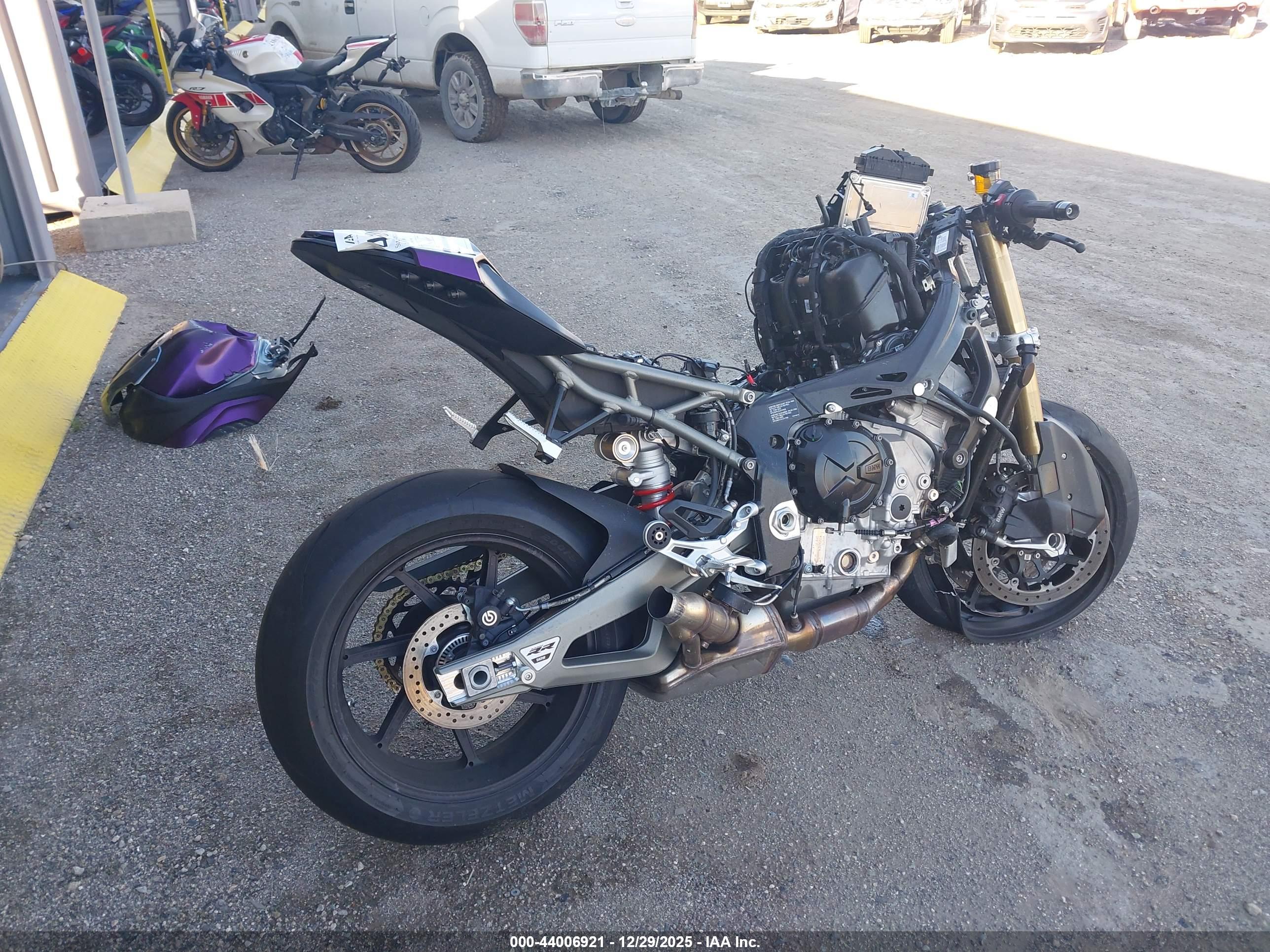 BMW S image 4