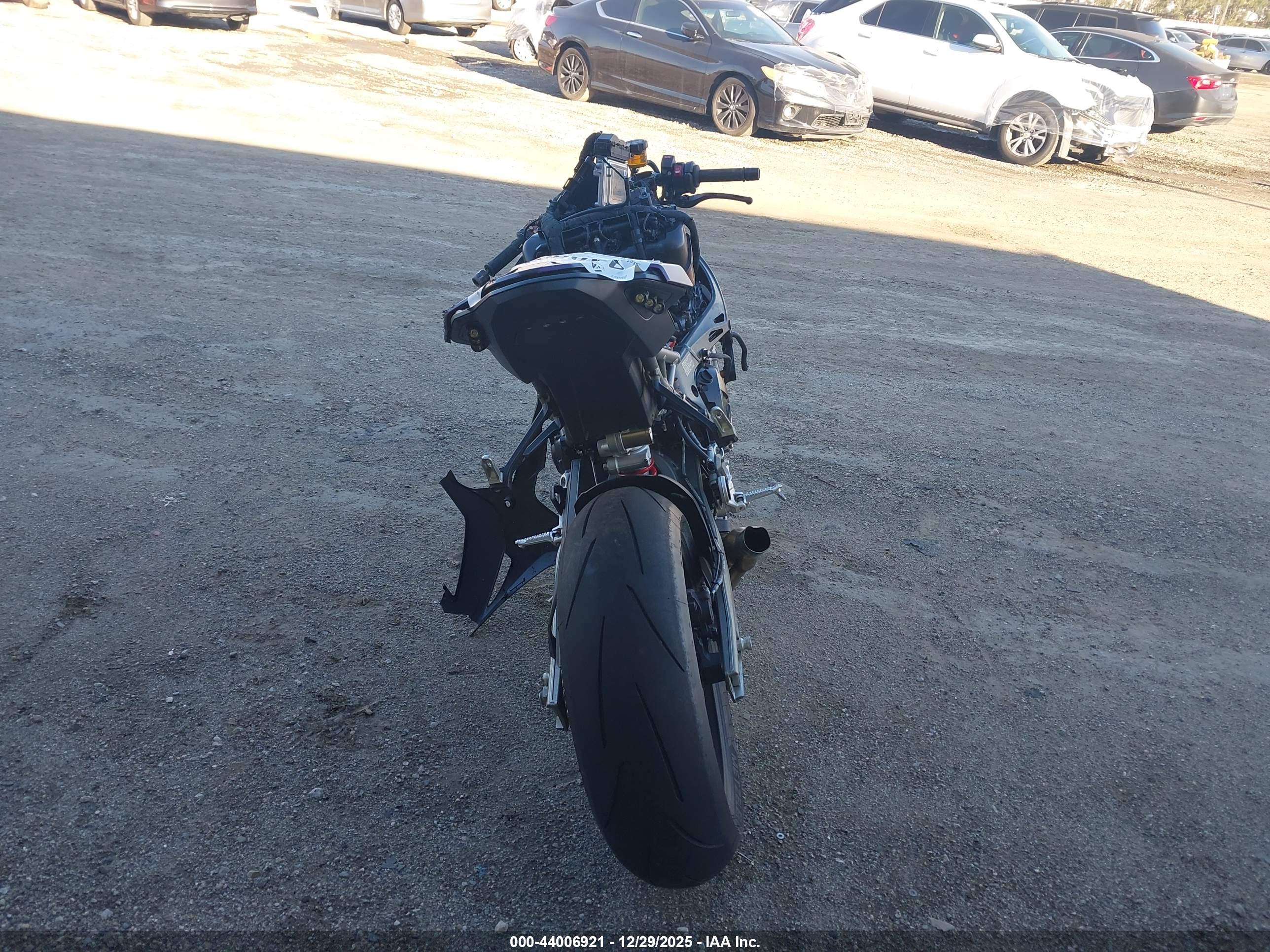 BMW S image 6
