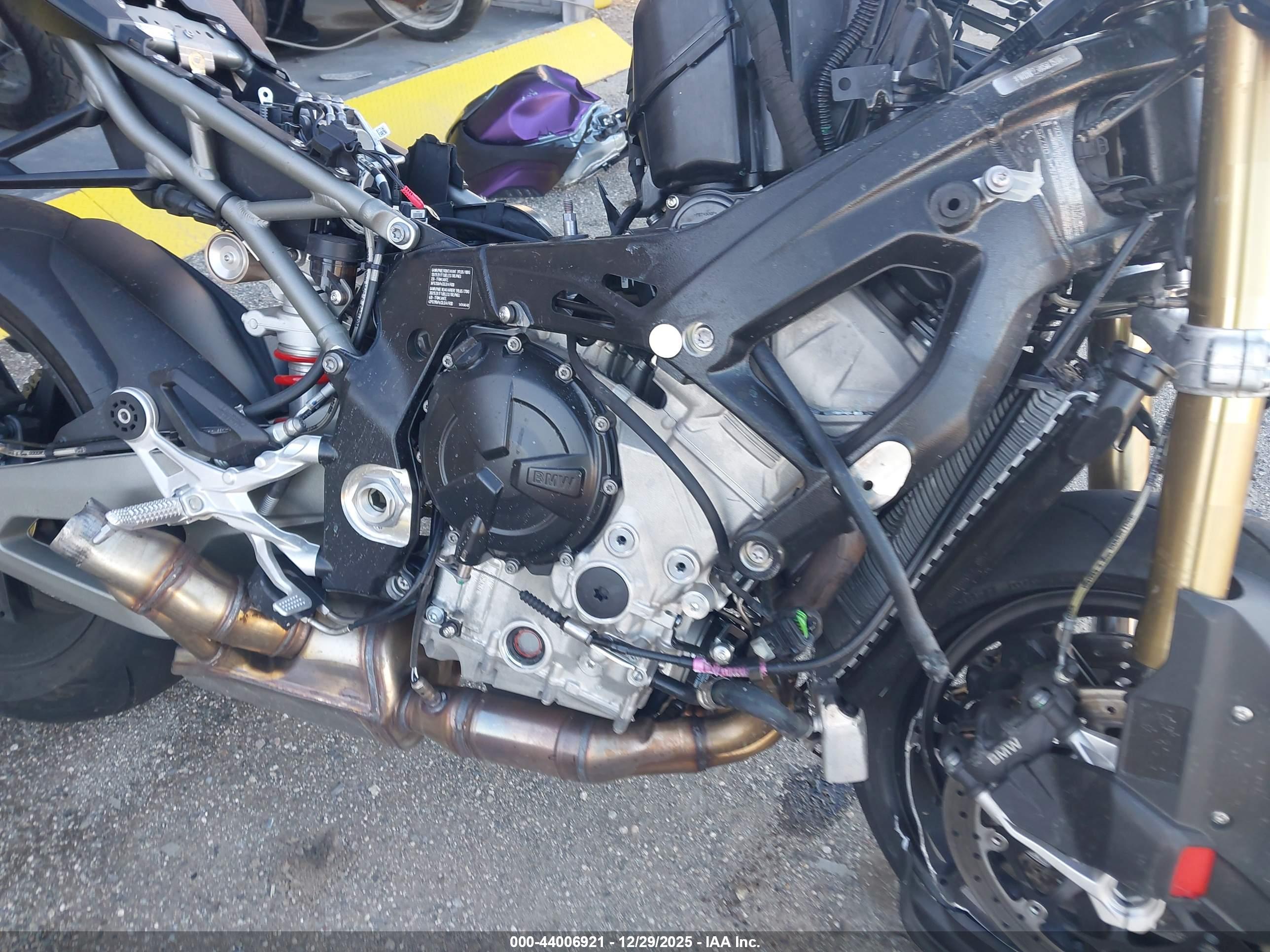 BMW S image 8