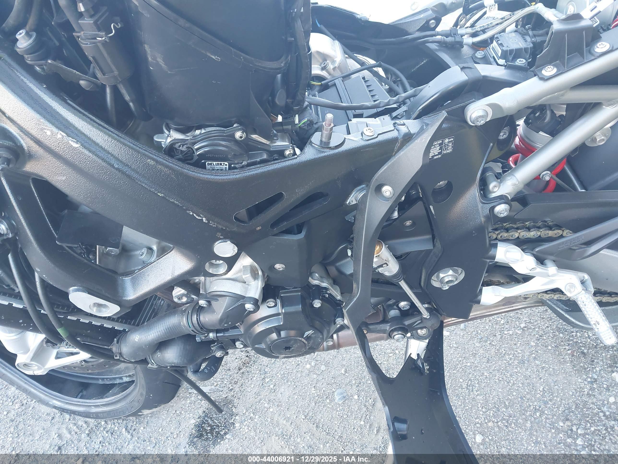 BMW S image 9