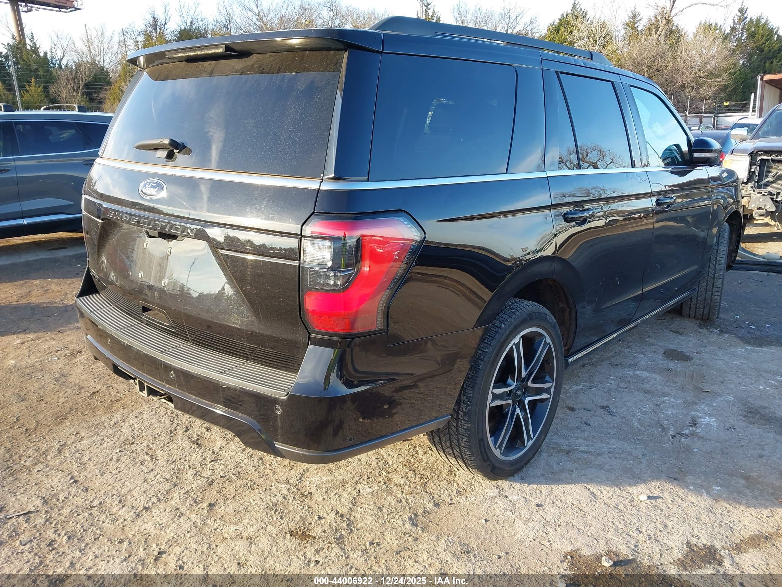 FORD EXPEDITION image 4