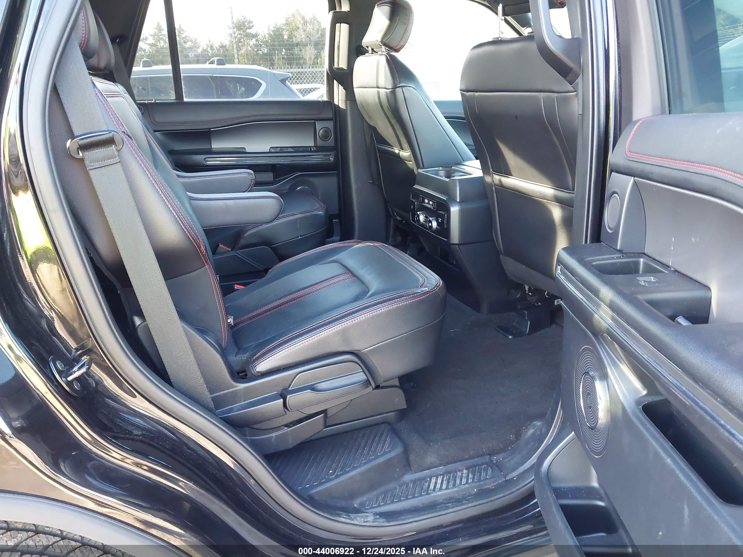 FORD EXPEDITION image 8