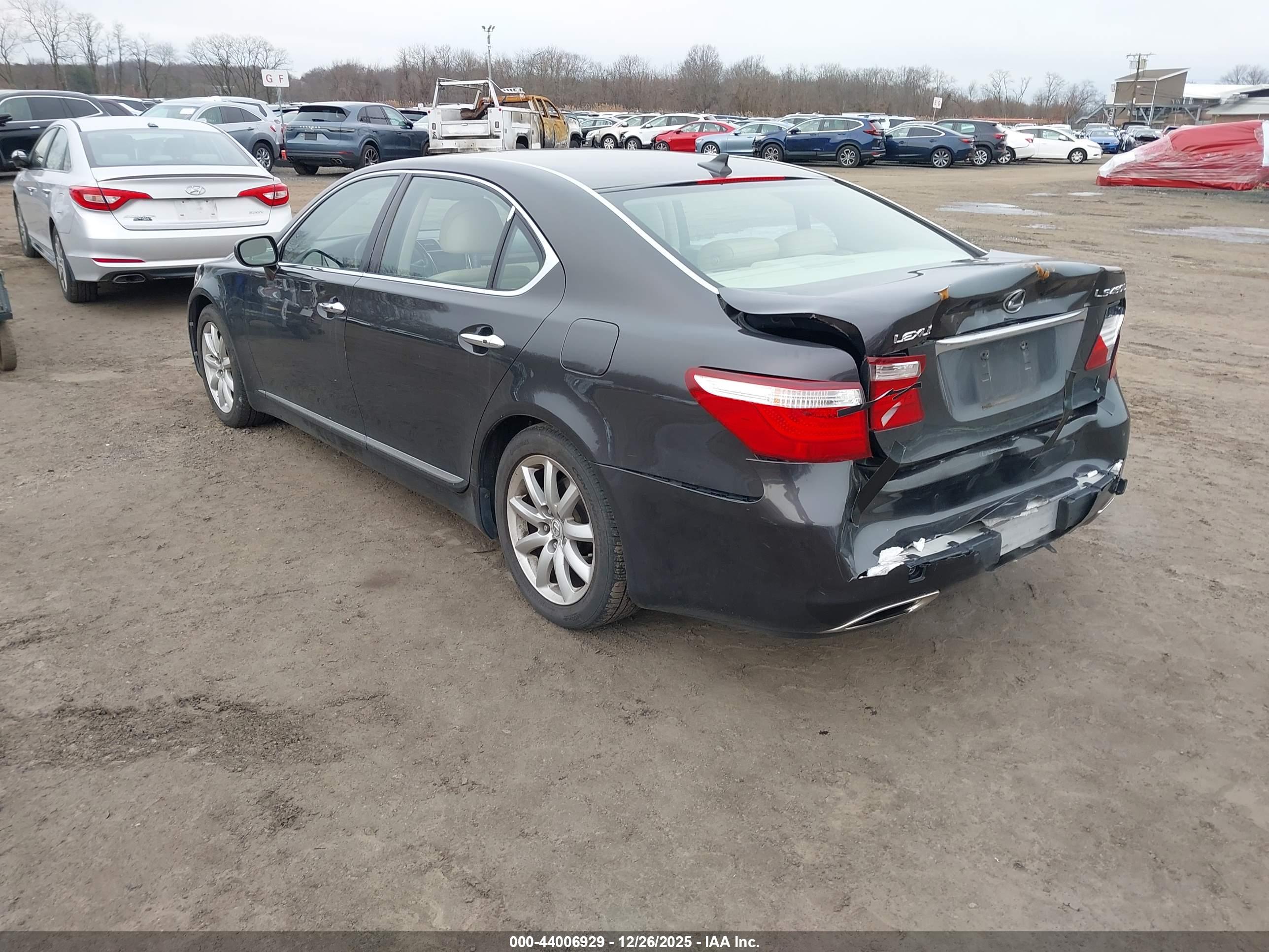 LEXUS LS image 3