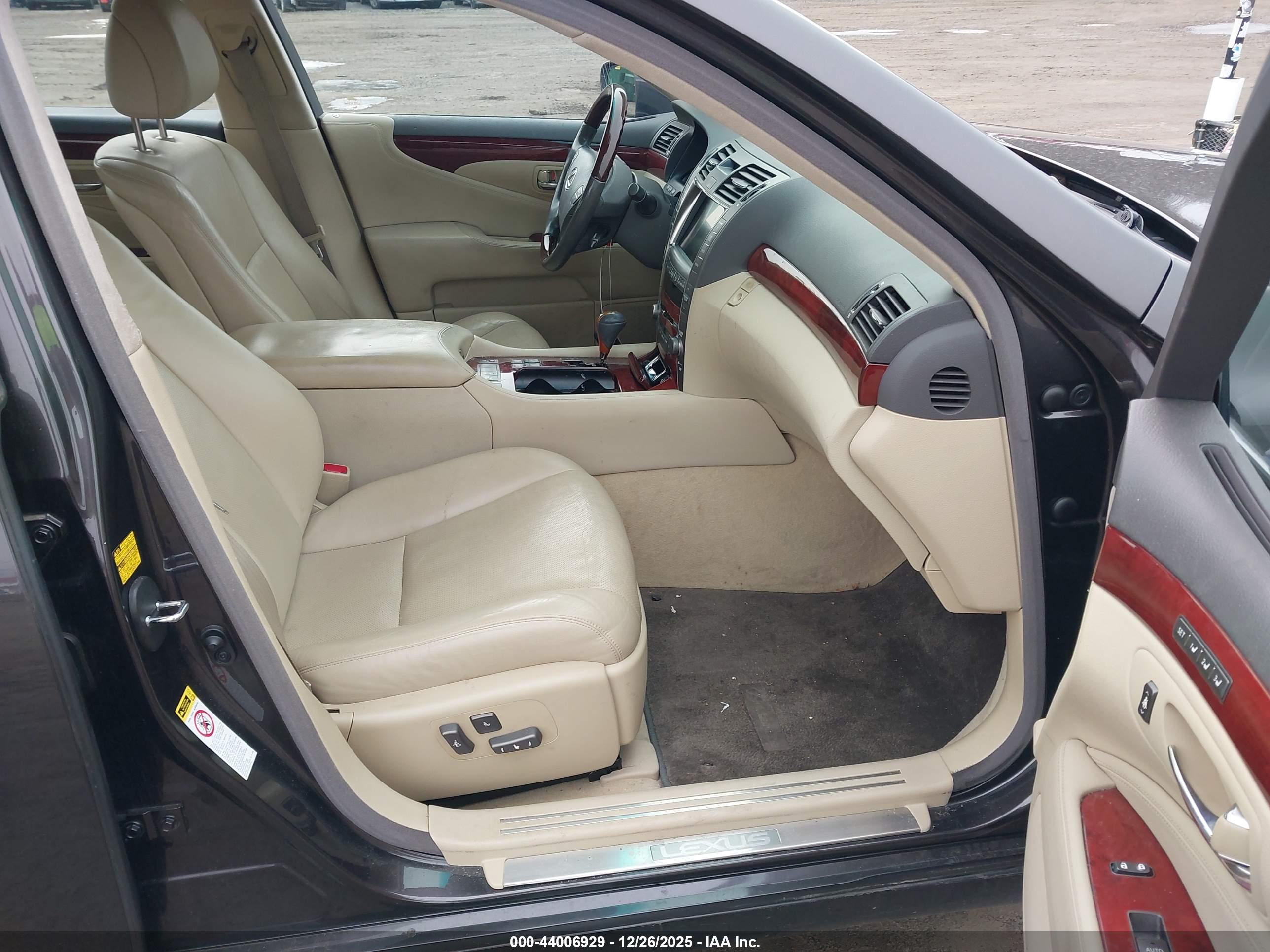 LEXUS LS image 5