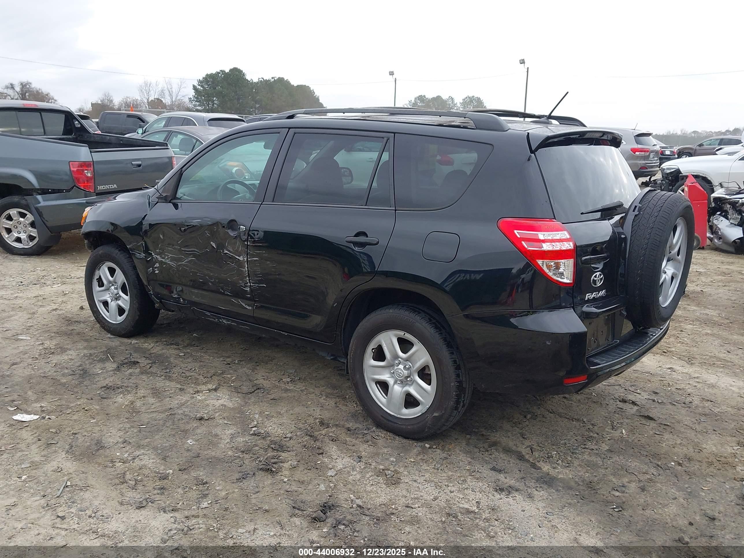 TOYOTA RAV4 image 3