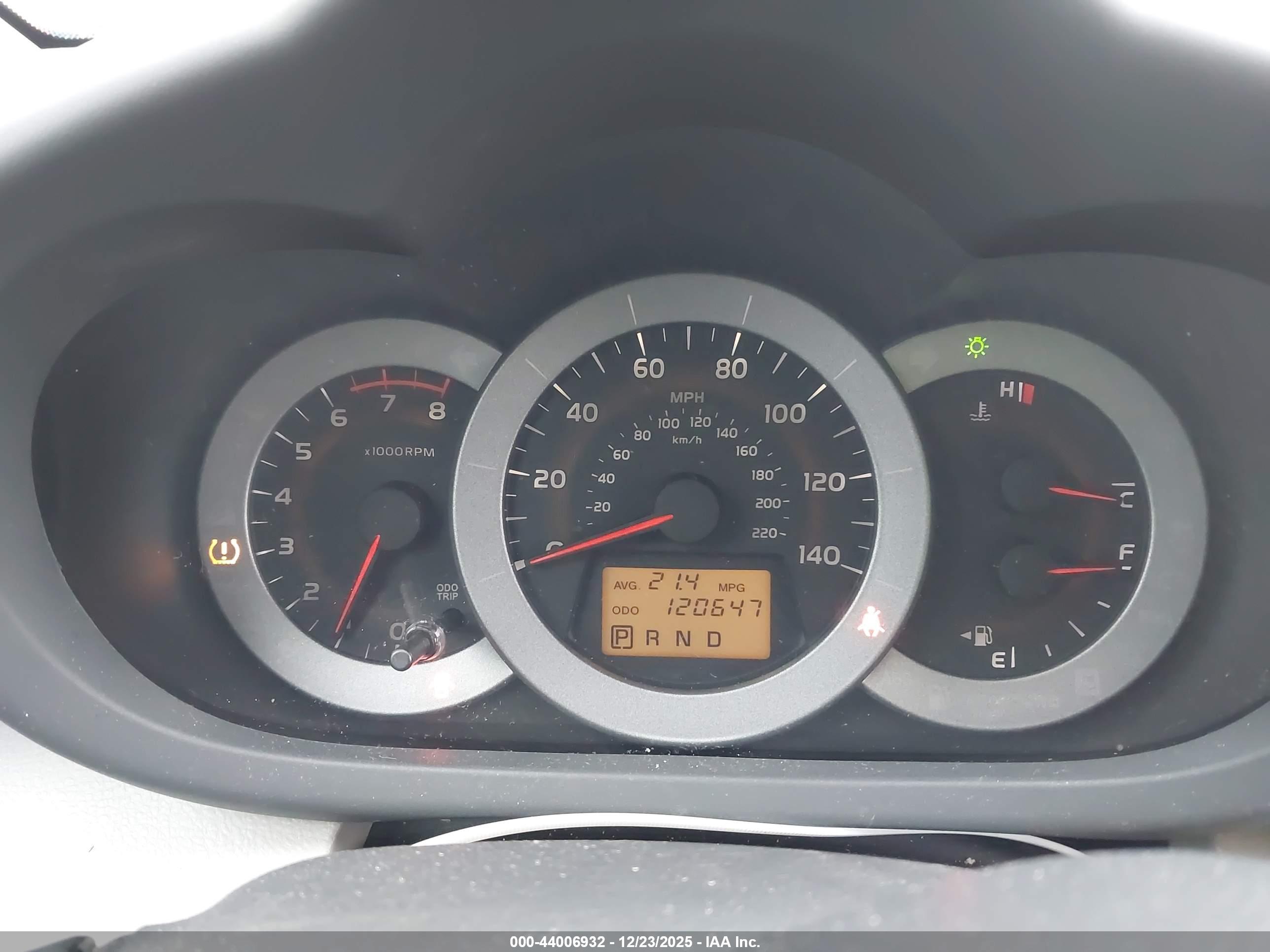 TOYOTA RAV4 image 7