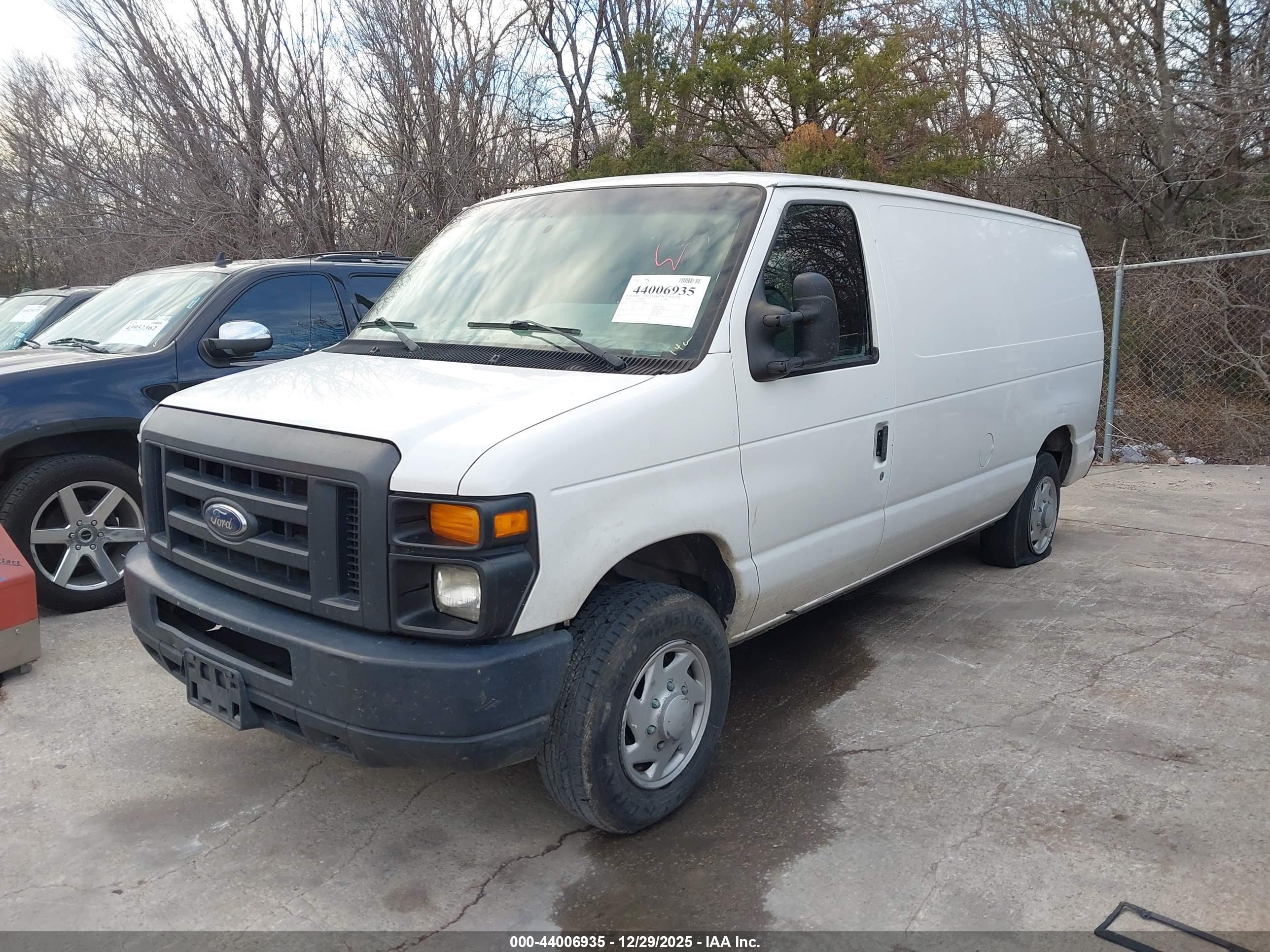 FORD E-150 image 2